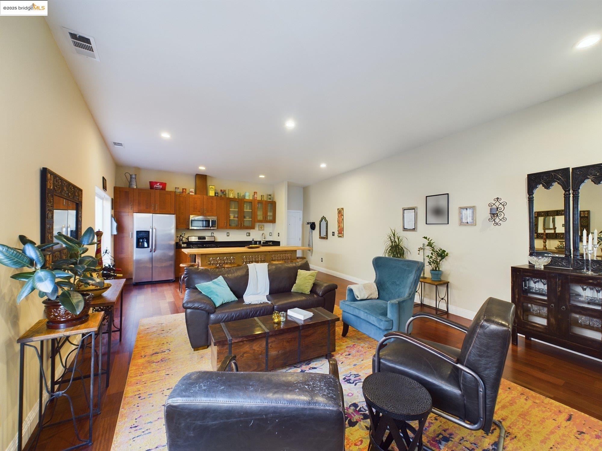 Detail Gallery Image 2 of 40 For 1488 14th St a,  Oakland,  CA 94607 - 2 Beds | 1 Baths