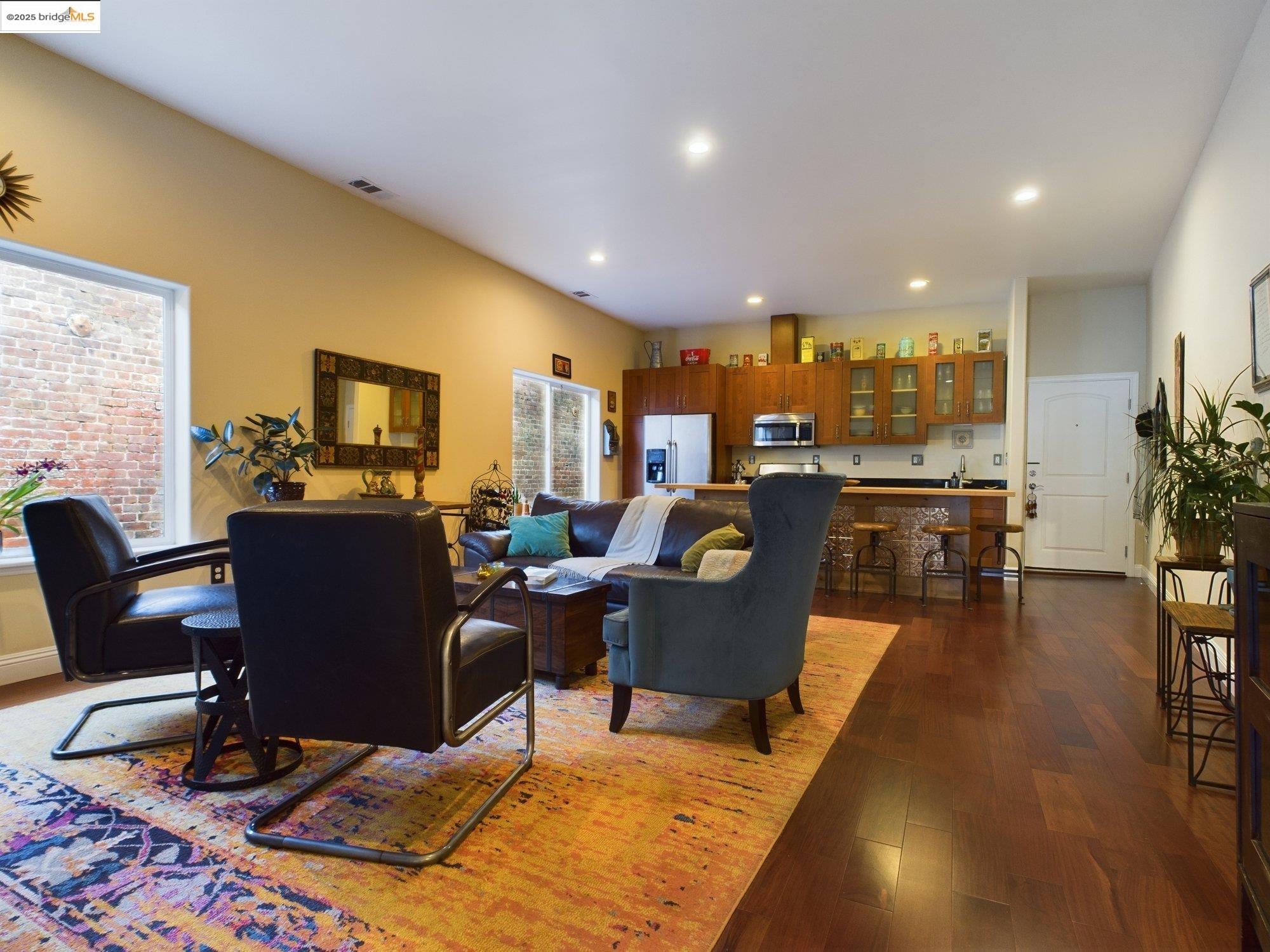 Detail Gallery Image 11 of 40 For 1488 14th St a,  Oakland,  CA 94607 - 2 Beds | 1 Baths
