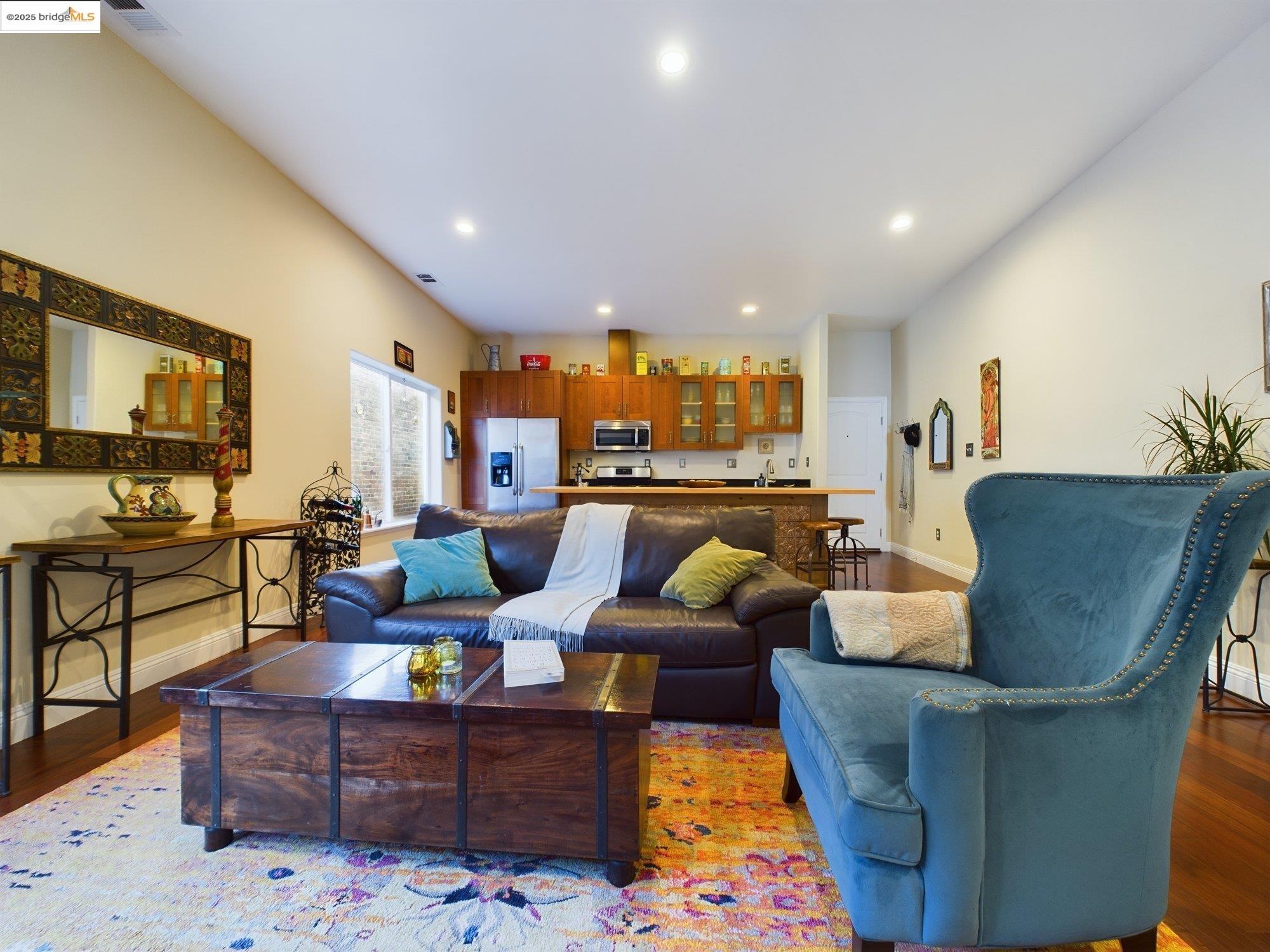 Detail Gallery Image 9 of 40 For 1488 14th St a,  Oakland,  CA 94607 - 2 Beds | 1 Baths