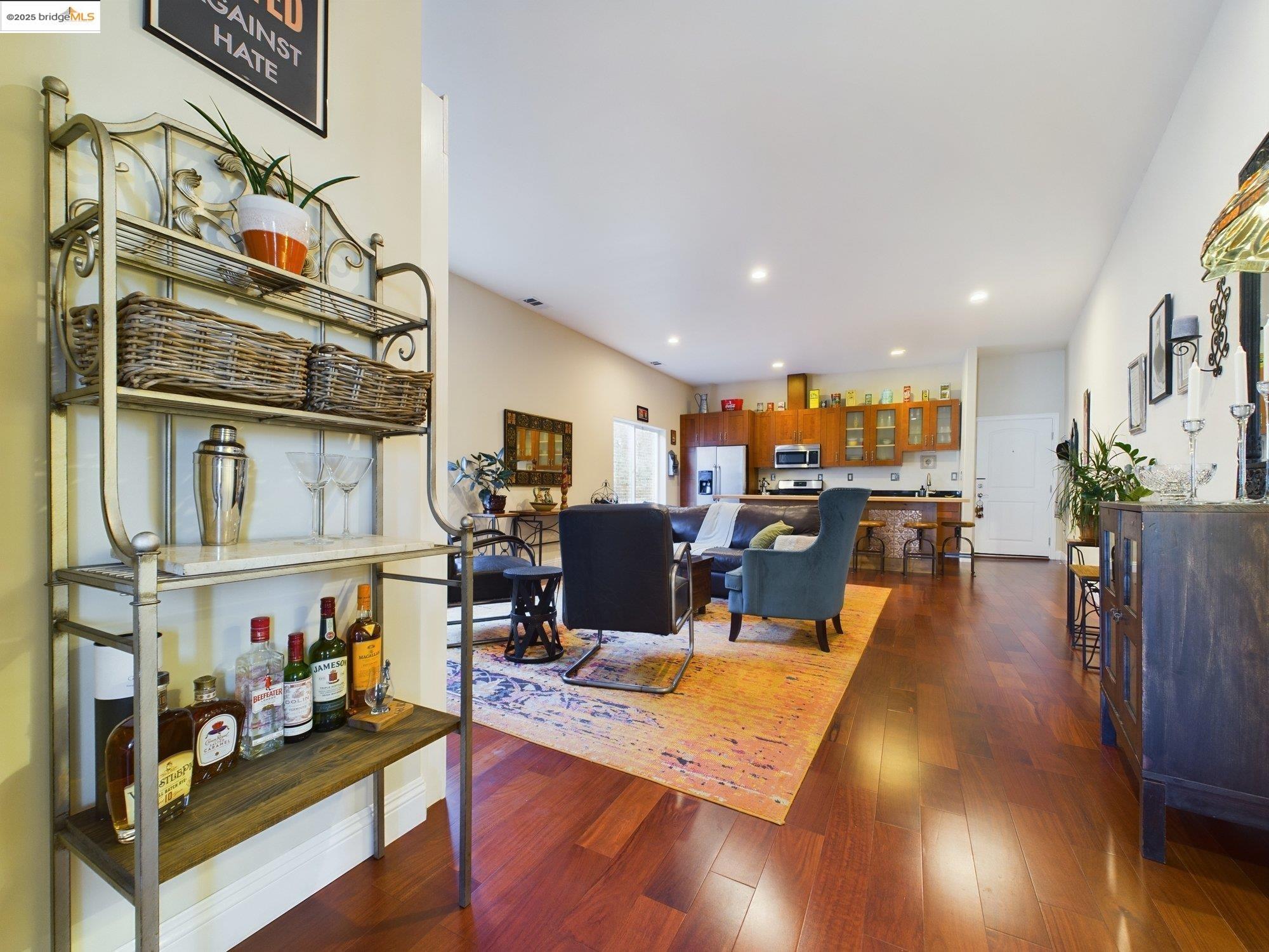 Detail Gallery Image 10 of 40 For 1488 14th St a,  Oakland,  CA 94607 - 2 Beds | 1 Baths