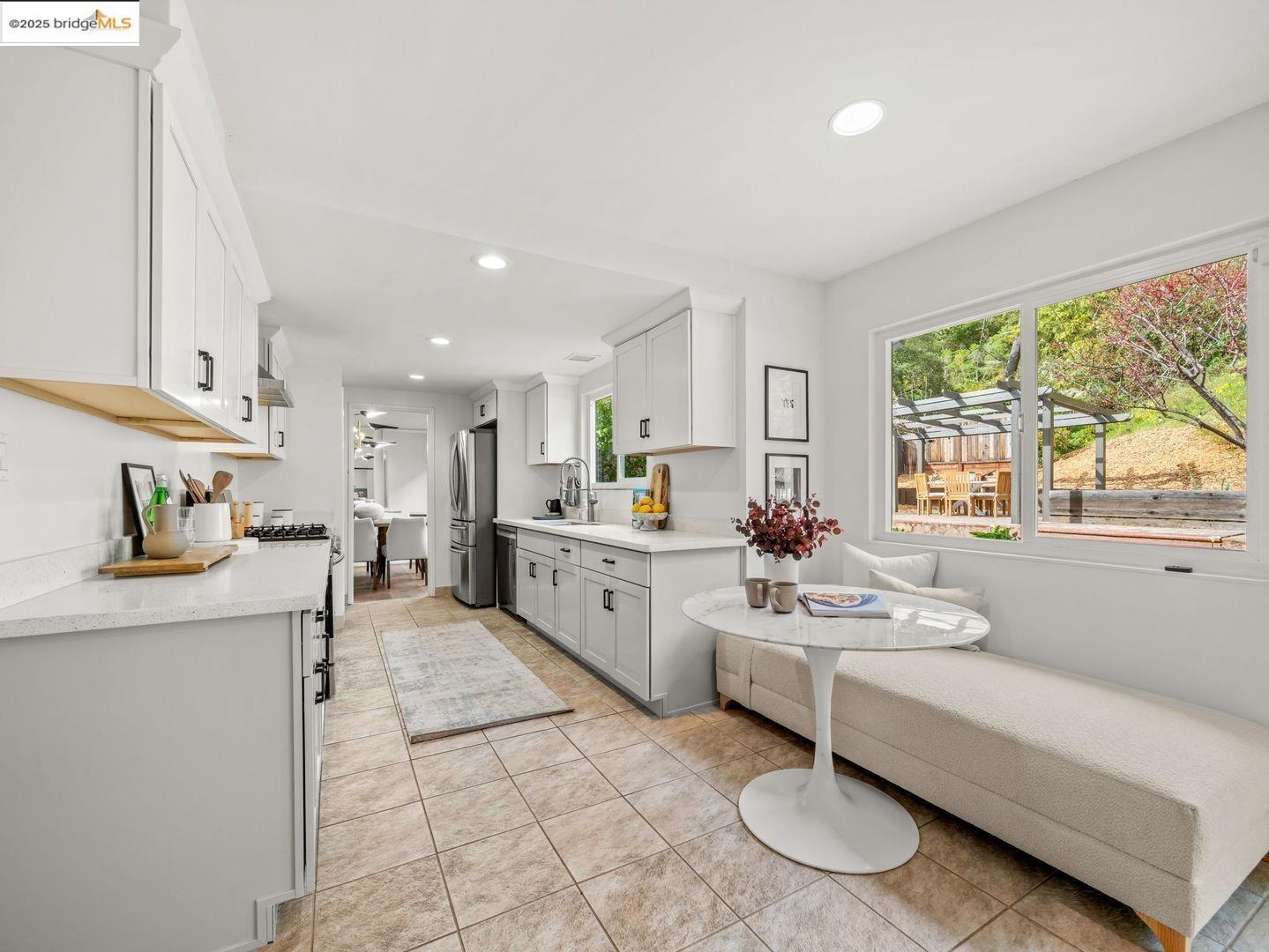 7796 Surrey LN, Oakland, California 94605, 4 Bedrooms Bedrooms, 7 Rooms Rooms,2 BathroomsBathrooms,Residential,For Sale,7796 Surrey LN,41091750