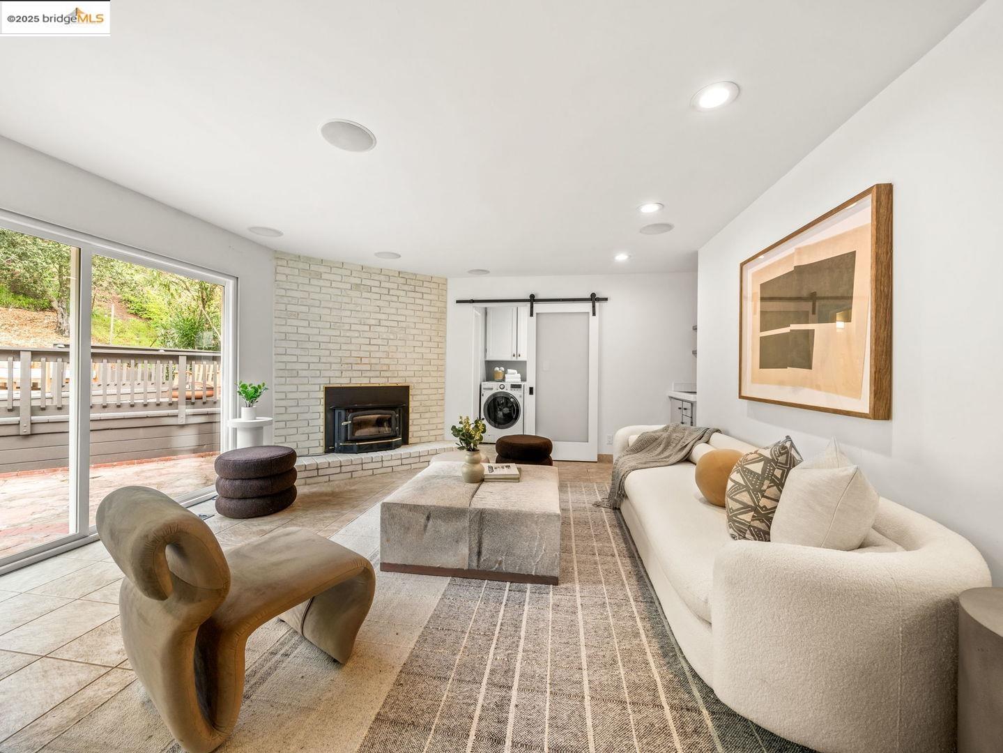 7796 Surrey LN, Oakland, California 94605, 4 Bedrooms Bedrooms, 7 Rooms Rooms,2 BathroomsBathrooms,Residential,For Sale,7796 Surrey LN,41091750