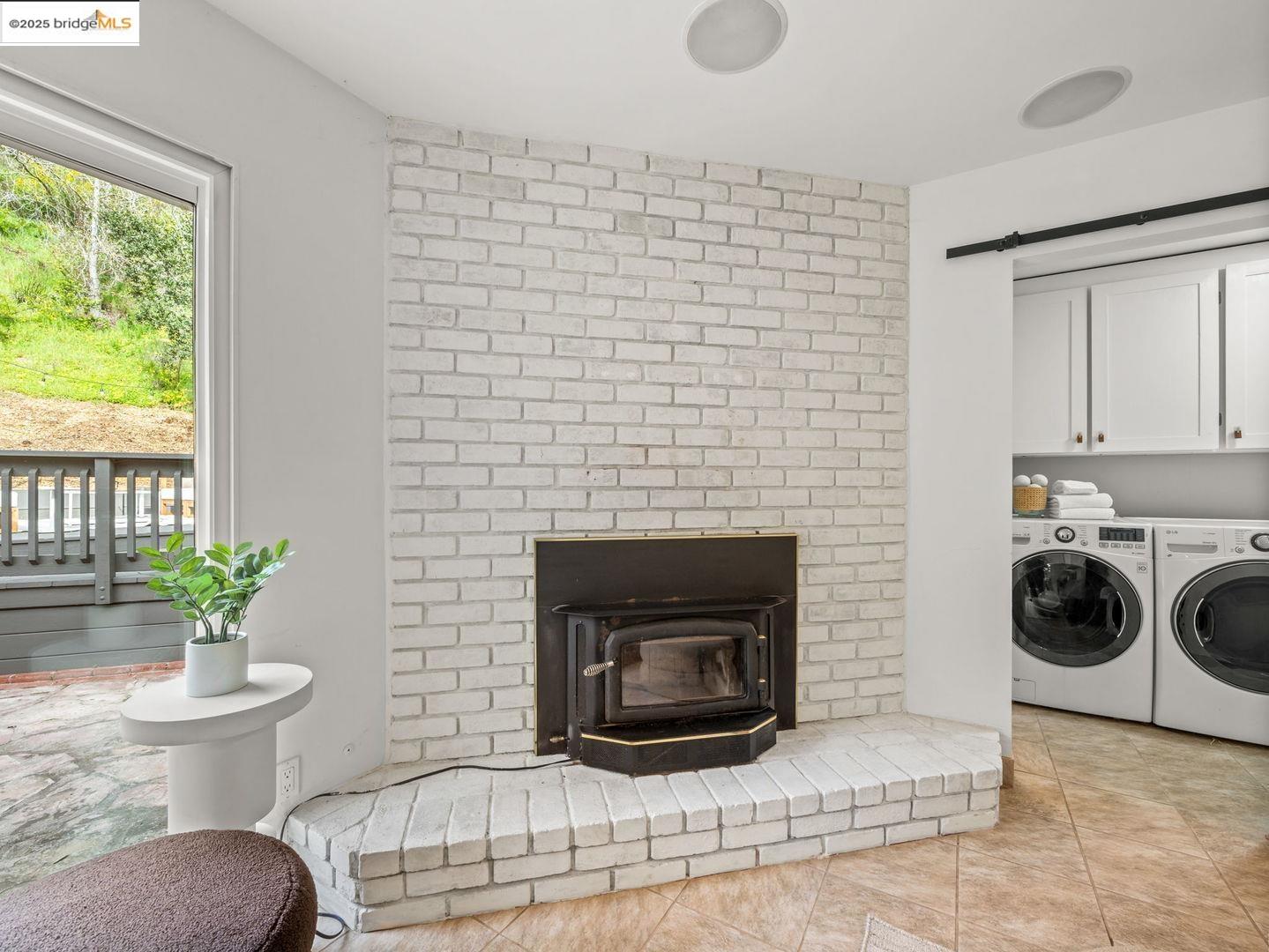 7796 Surrey LN, Oakland, California 94605, 4 Bedrooms Bedrooms, 7 Rooms Rooms,2 BathroomsBathrooms,Residential,For Sale,7796 Surrey LN,41091750