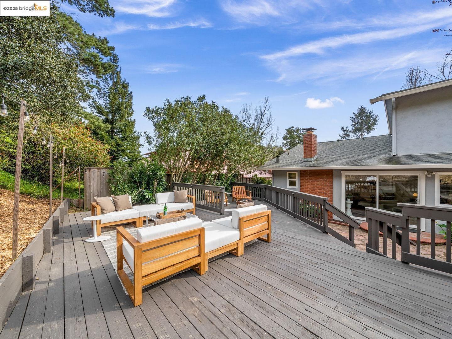 7796 Surrey LN, Oakland, California 94605, 4 Bedrooms Bedrooms, 7 Rooms Rooms,2 BathroomsBathrooms,Residential,For Sale,7796 Surrey LN,41091750