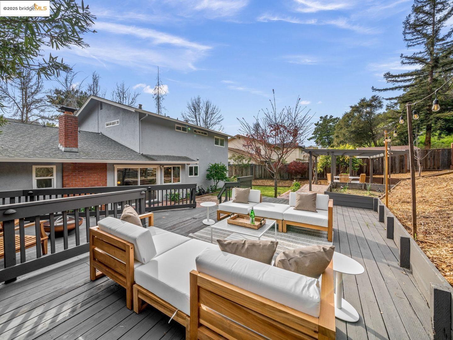 7796 Surrey LN, Oakland, California 94605, 4 Bedrooms Bedrooms, 7 Rooms Rooms,2 BathroomsBathrooms,Residential,For Sale,7796 Surrey LN,41091750