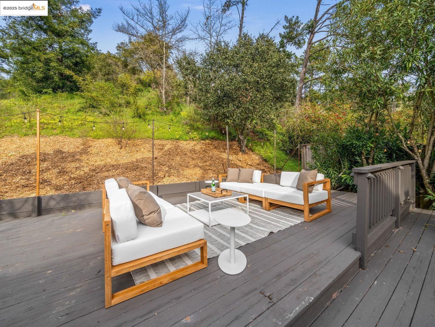 7796 Surrey LN, Oakland, California 94605, 4 Bedrooms Bedrooms, 7 Rooms Rooms,2 BathroomsBathrooms,Residential,For Sale,7796 Surrey LN,41091750