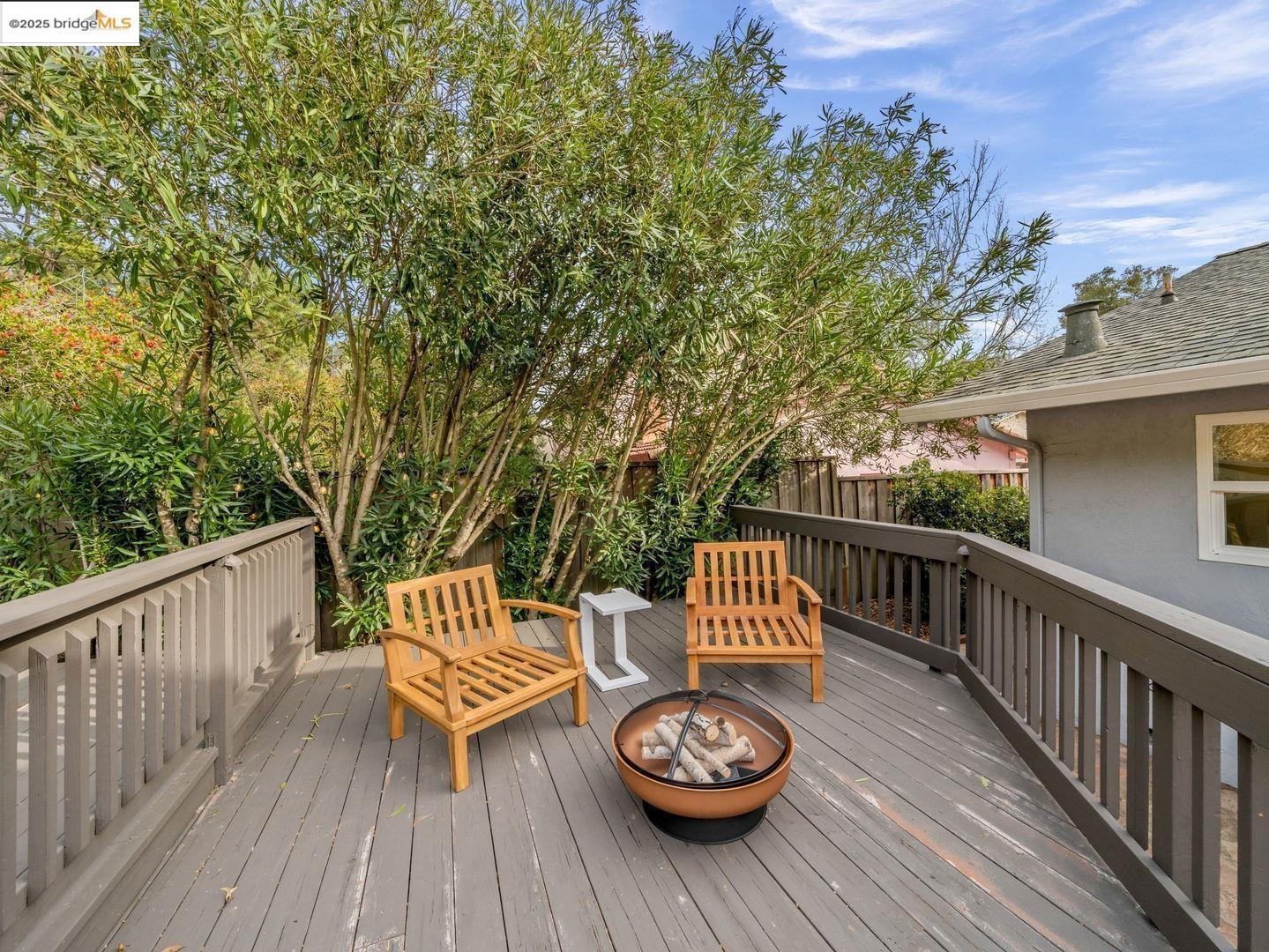 7796 Surrey LN, Oakland, California 94605, 4 Bedrooms Bedrooms, 7 Rooms Rooms,2 BathroomsBathrooms,Residential,For Sale,7796 Surrey LN,41091750