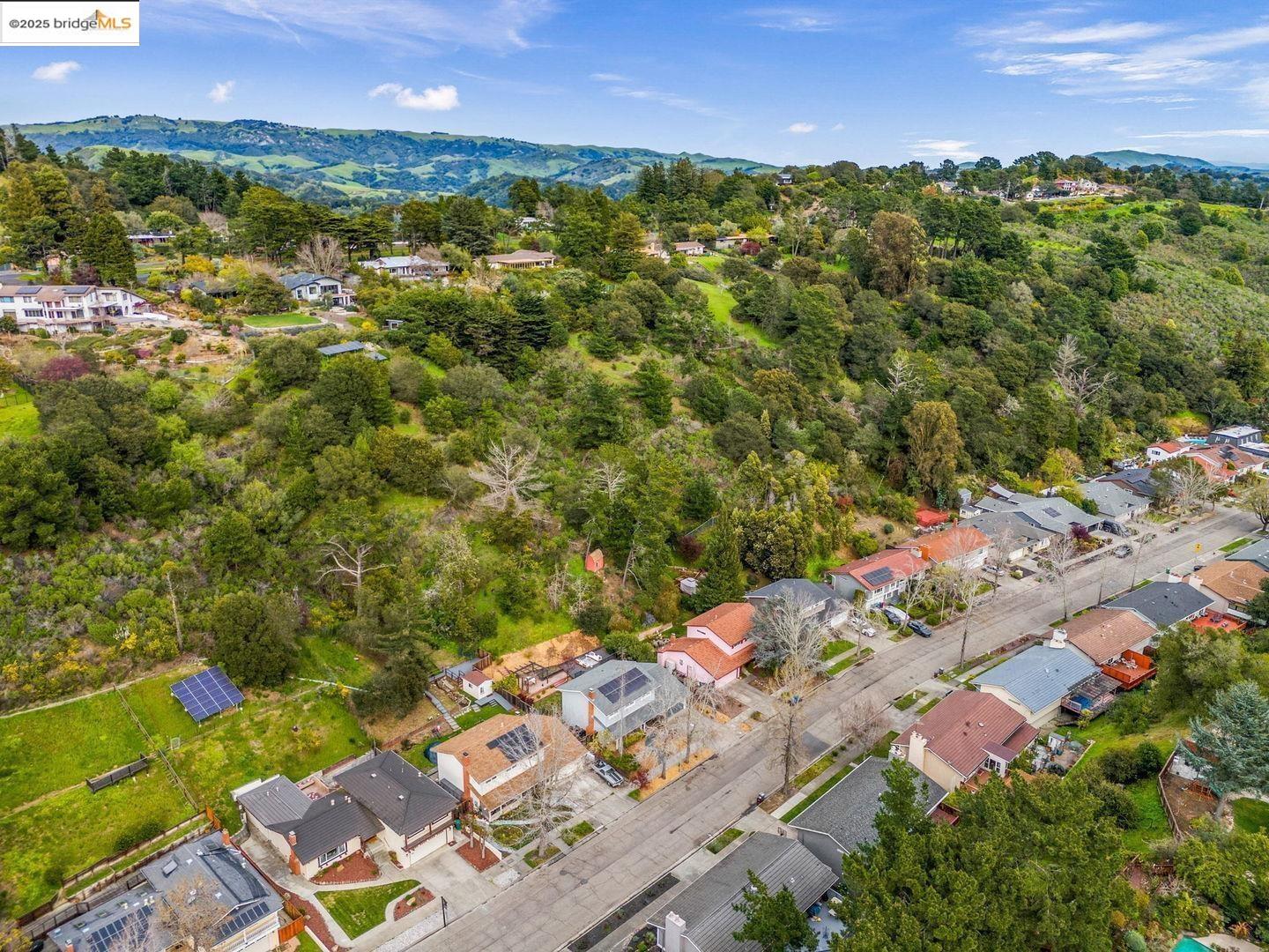 7796 Surrey LN, Oakland, California 94605, 4 Bedrooms Bedrooms, 7 Rooms Rooms,2 BathroomsBathrooms,Residential,For Sale,7796 Surrey LN,41091750
