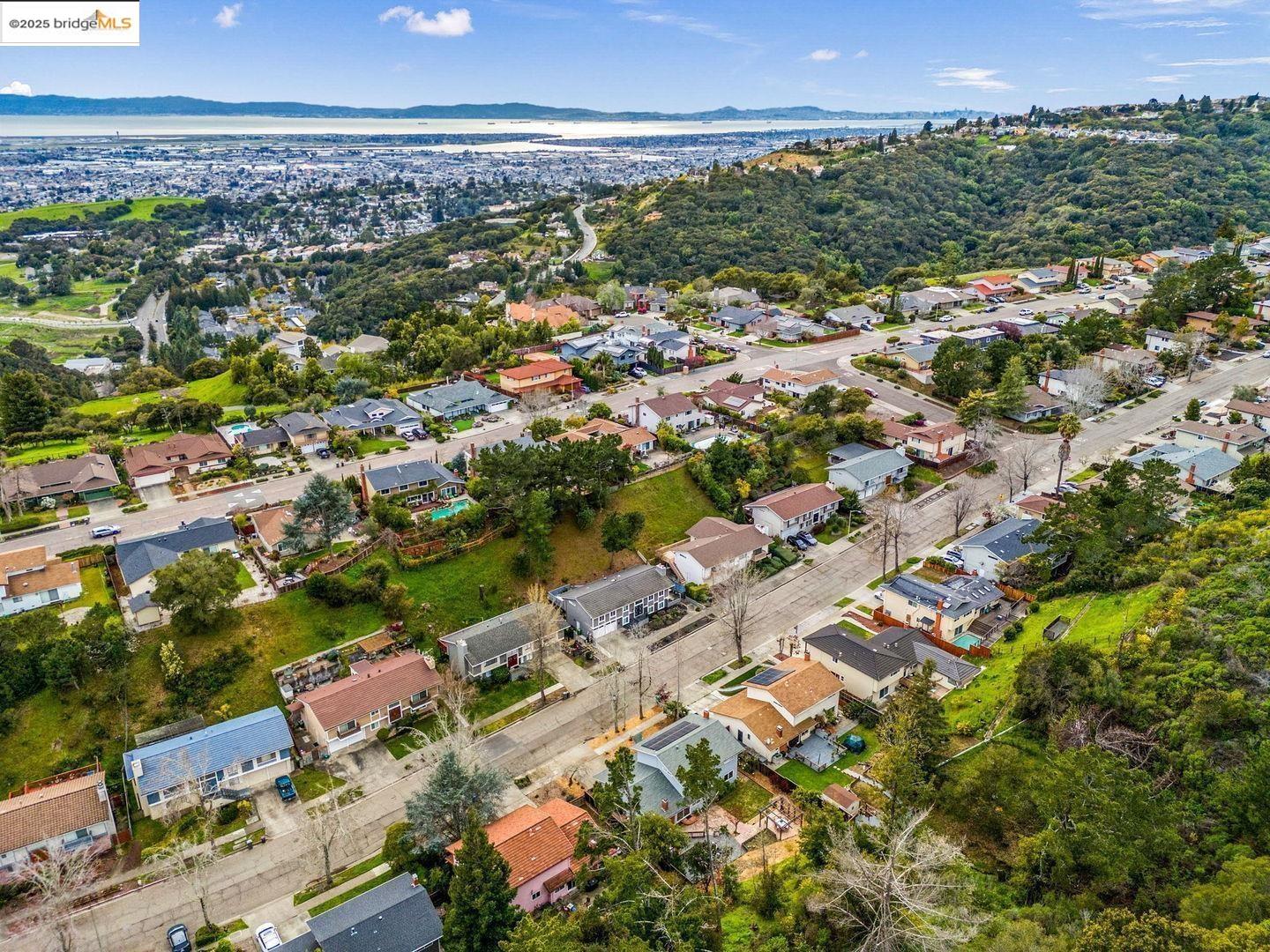 7796 Surrey LN, Oakland, California 94605, 4 Bedrooms Bedrooms, 7 Rooms Rooms,2 BathroomsBathrooms,Residential,For Sale,7796 Surrey LN,41091750
