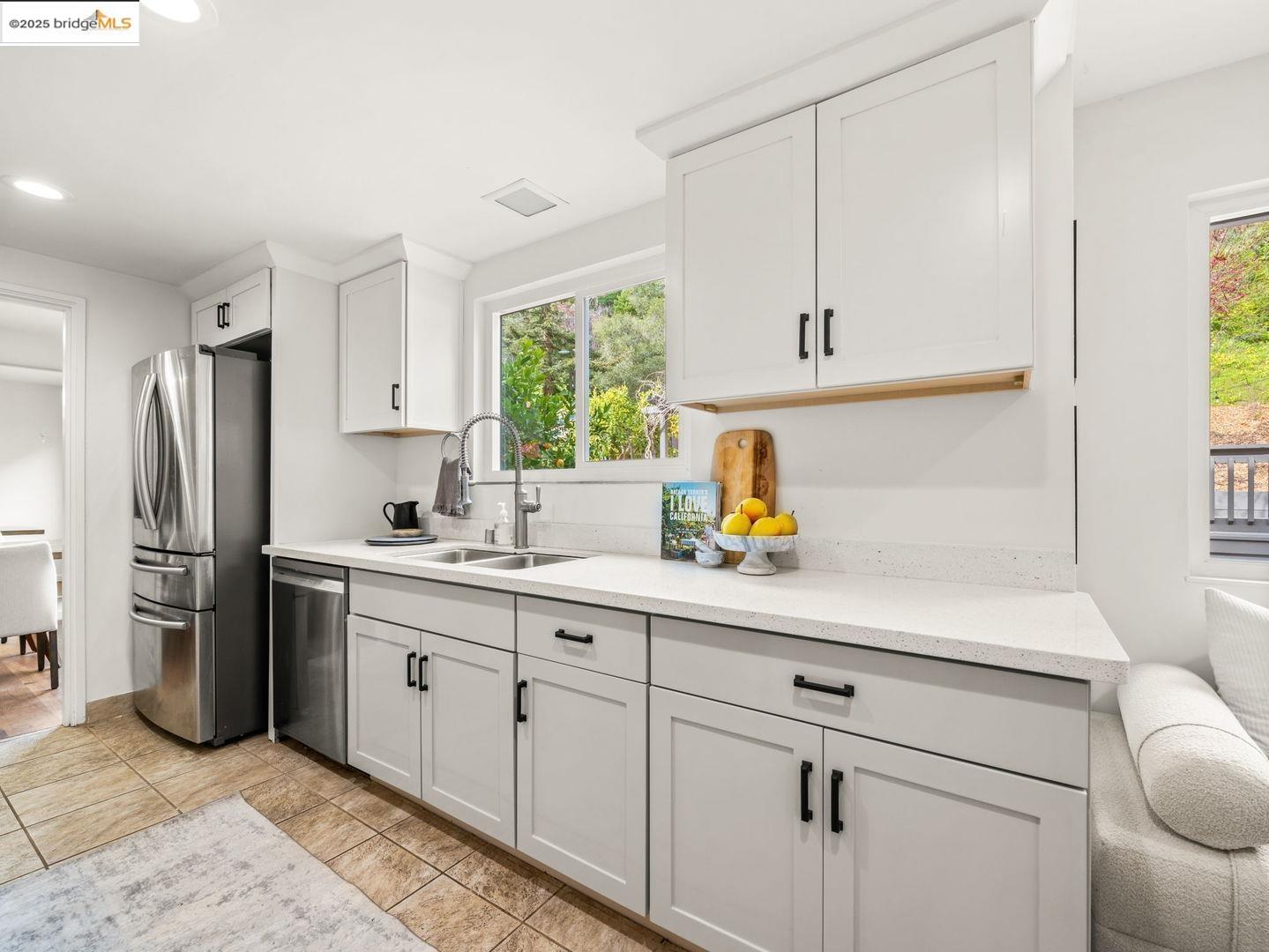 7796 Surrey LN, Oakland, California 94605, 4 Bedrooms Bedrooms, 7 Rooms Rooms,2 BathroomsBathrooms,Residential,For Sale,7796 Surrey LN,41091750