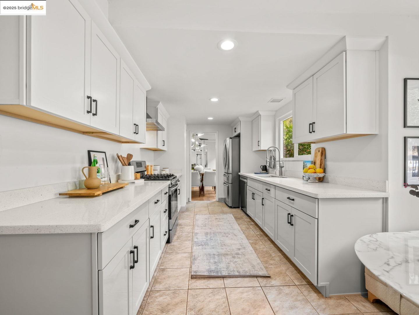 7796 Surrey LN, Oakland, California 94605, 4 Bedrooms Bedrooms, 7 Rooms Rooms,2 BathroomsBathrooms,Residential,For Sale,7796 Surrey LN,41091750