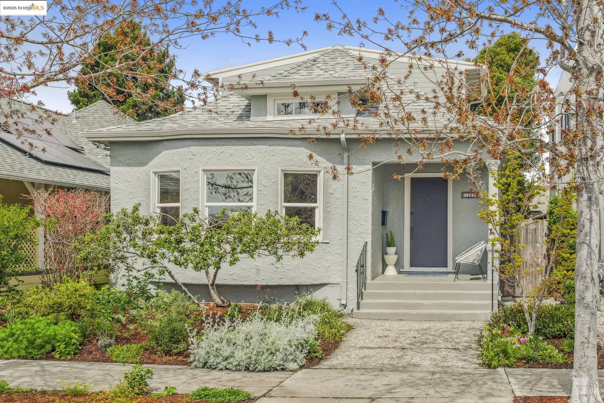 Detail Gallery Image 1 of 1 For 1229 Russell St, Berkeley,  CA 94702 - 4 Beds | 2 Baths
