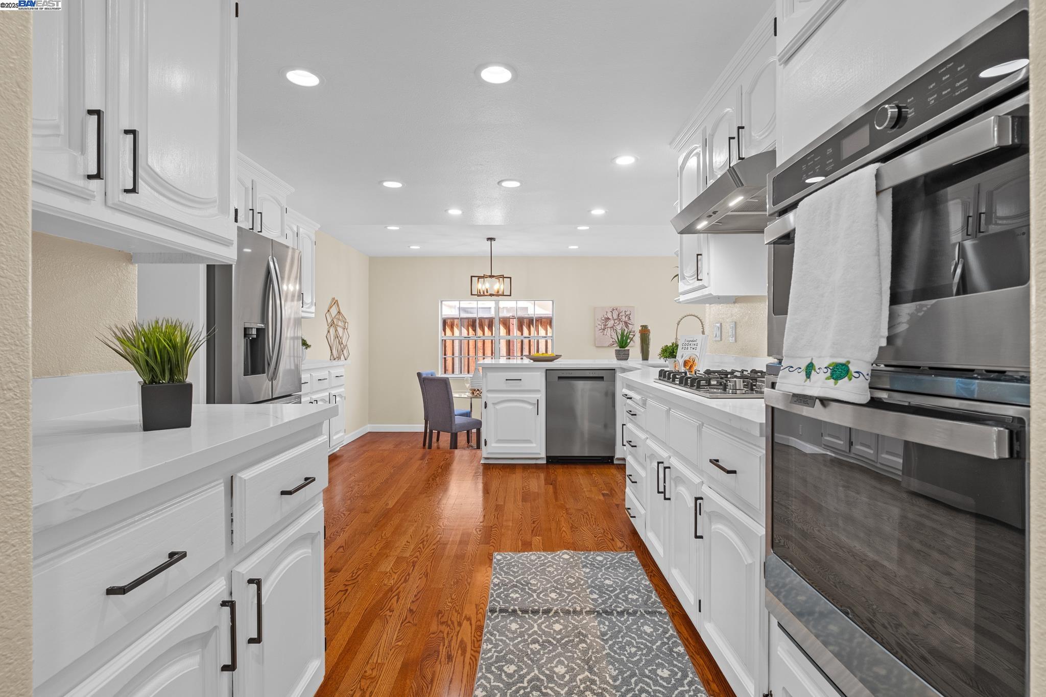 Detail Gallery Image 15 of 60 For 2316 Tulip Rd, San Jose,  CA 95128 - 4 Beds | 3 Baths