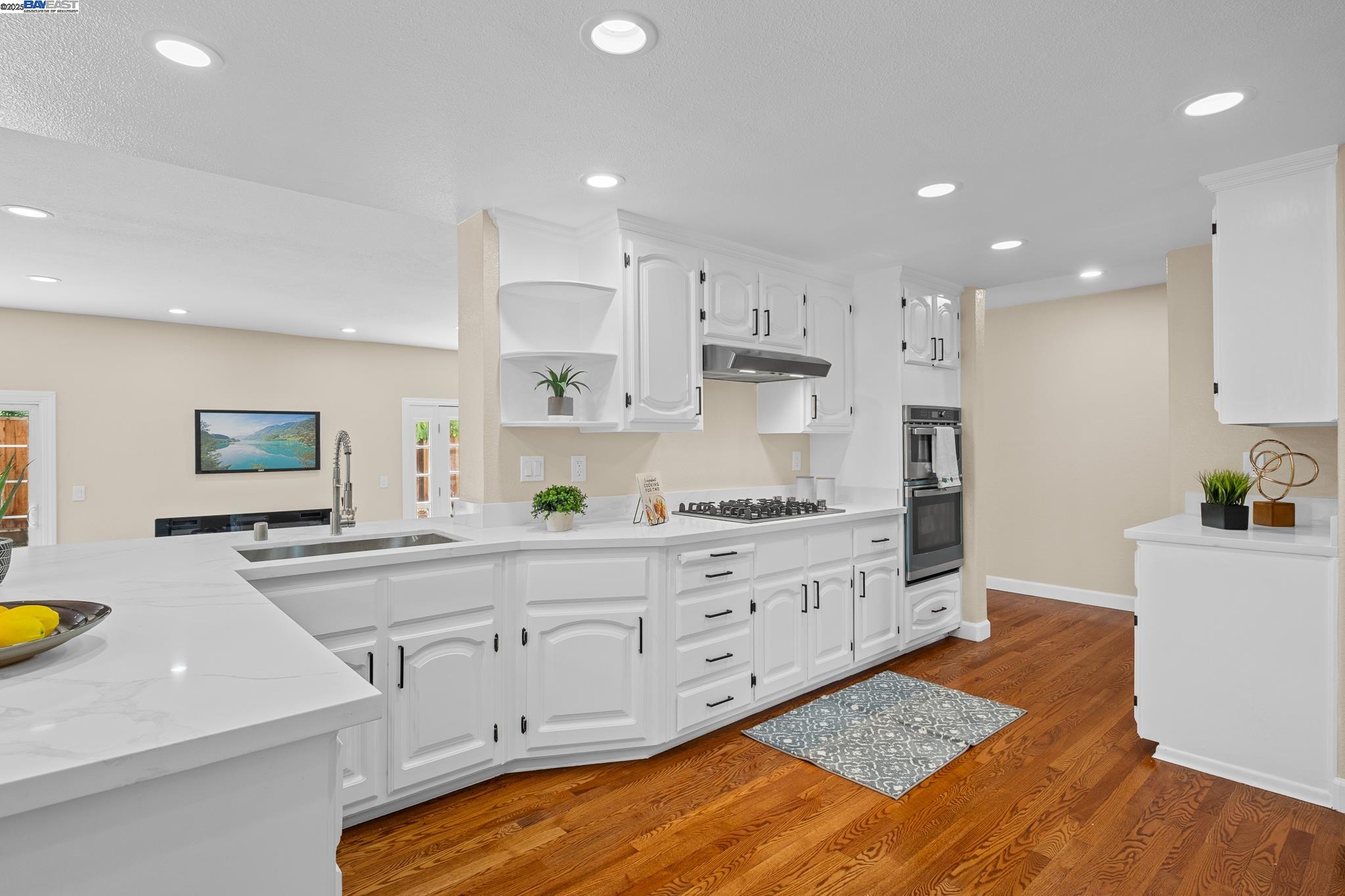 Detail Gallery Image 16 of 60 For 2316 Tulip Rd, San Jose,  CA 95128 - 4 Beds | 3 Baths
