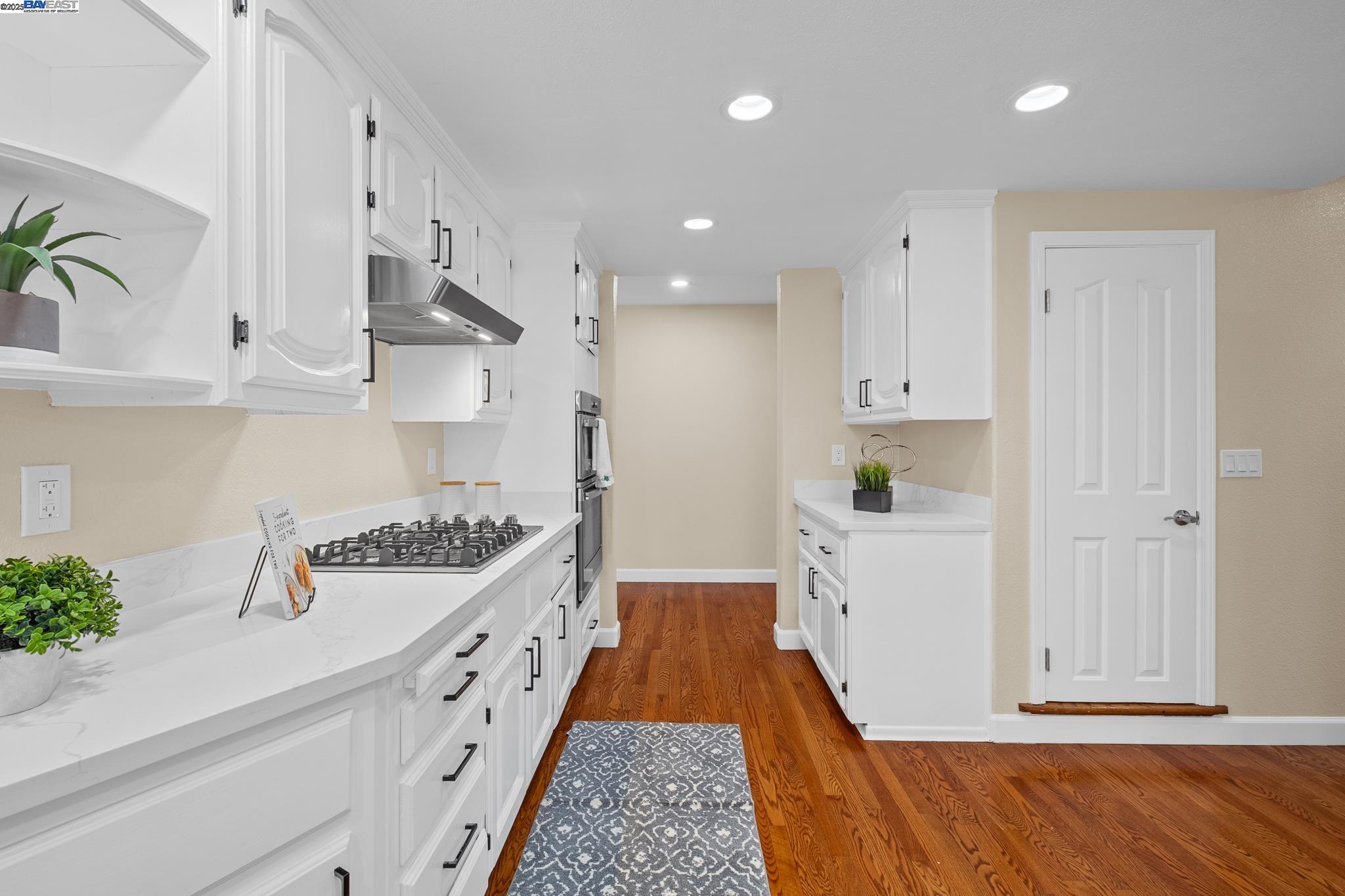 Detail Gallery Image 17 of 60 For 2316 Tulip Rd, San Jose,  CA 95128 - 4 Beds | 3 Baths