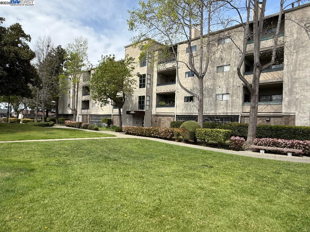 Detail Gallery Image 1 of 17 For 25850 Kay Ave #328,  Hayward,  CA 94545 - 2 Beds | 2 Baths