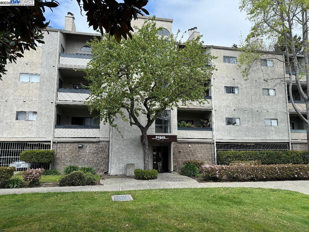 Detail Gallery Image 2 of 17 For 25850 Kay Ave #328,  Hayward,  CA 94545 - 2 Beds | 2 Baths