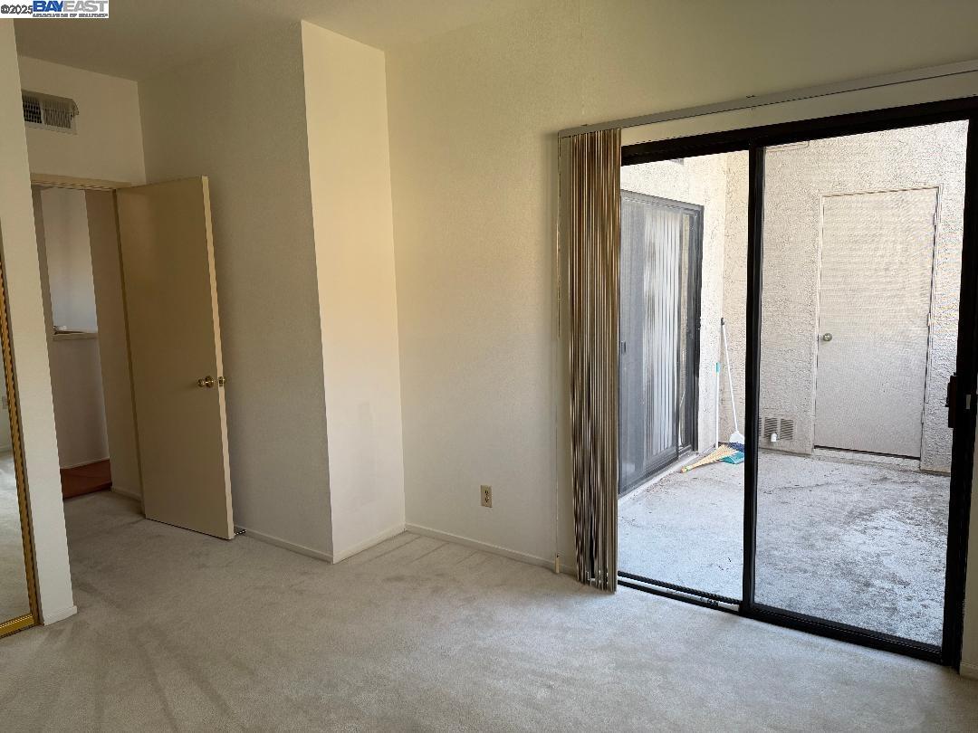 Detail Gallery Image 6 of 17 For 25850 Kay Ave #328,  Hayward,  CA 94545 - 2 Beds | 2 Baths