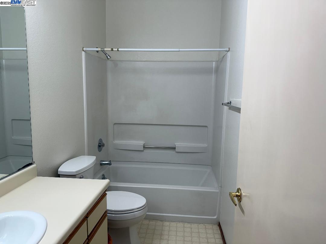 Detail Gallery Image 8 of 17 For 25850 Kay Ave #328,  Hayward,  CA 94545 - 2 Beds | 2 Baths