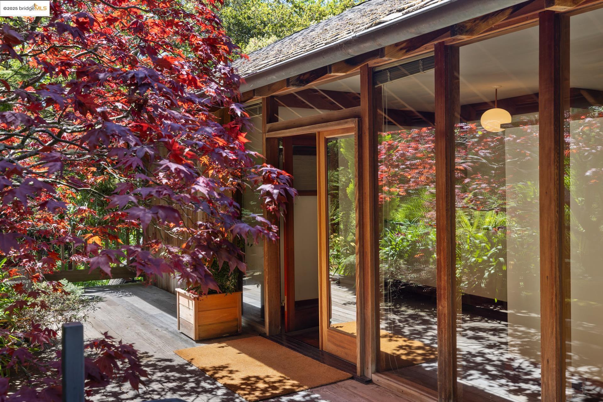Detail Gallery Image 1 of 1 For 135 Evergreen Ln, Berkeley,  CA 94705 - 4 Beds | 2 Baths