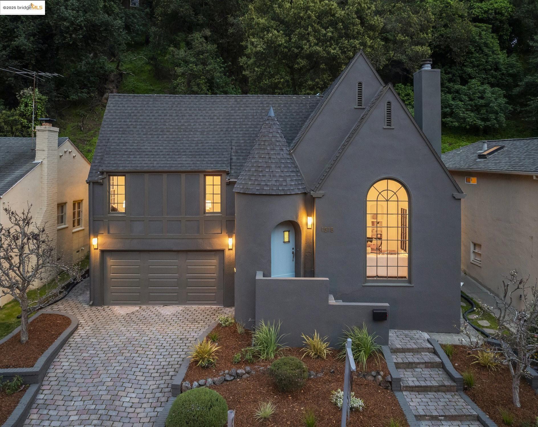 Detail Gallery Image 1 of 1 For 1515 Trestle Glen Road, Oakland,  CA 94610 - 3 Beds | 2 Baths