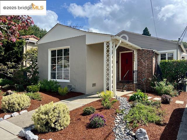 Detail Gallery Image 1 of 1 For 1640 Ocean View Ave., Kensington,  CA 94707-1226 - 2 Beds | 1 Baths