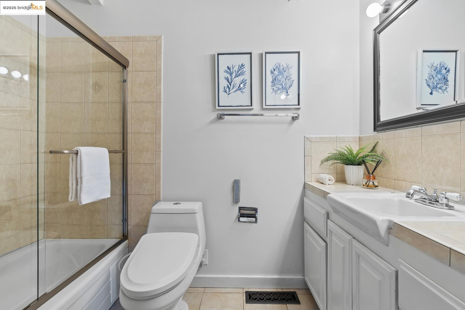 6533 Chelton DR, Oakland, California 94611, 4 Bedrooms Bedrooms, 11 Rooms Rooms,3 BathroomsBathrooms,Residential,For Sale,6533 Chelton DR,41091798