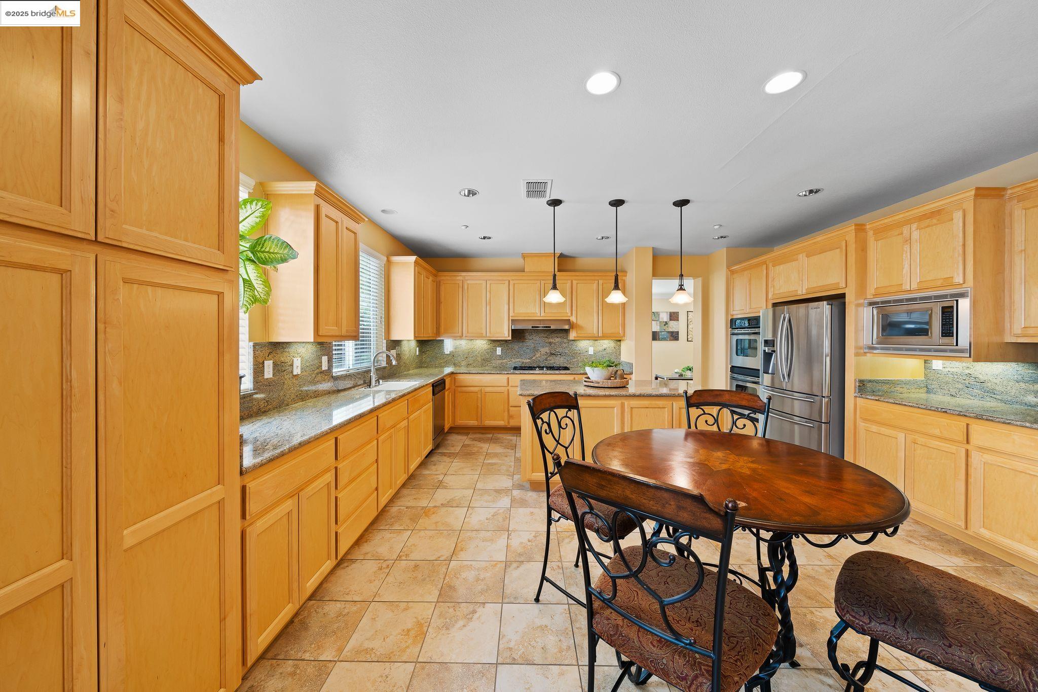 Detail Gallery Image 10 of 42 For 2308 Windy Springs Ln, Brentwood,  CA 94513 - 5 Beds | 4 Baths