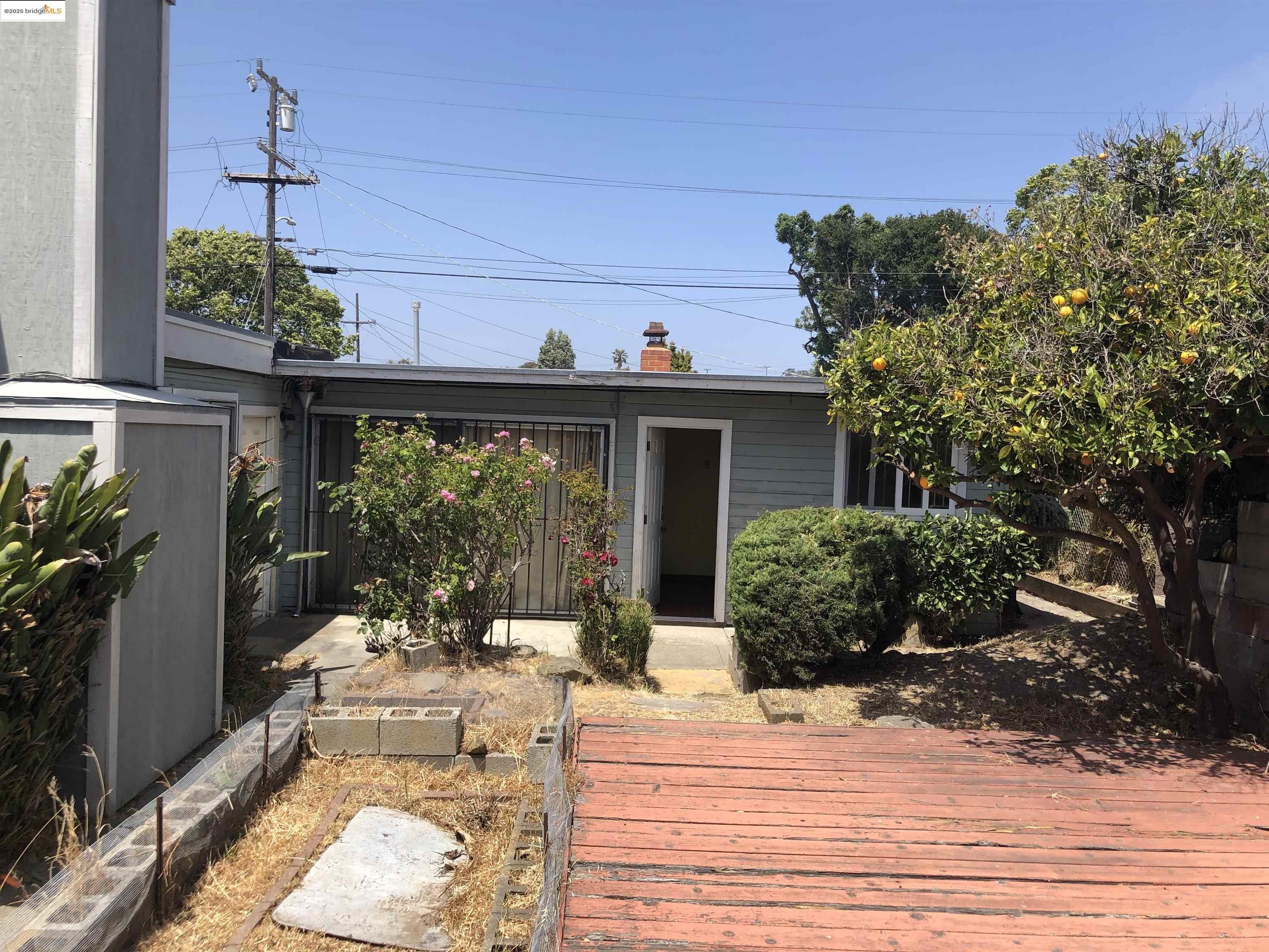 Detail Gallery Image 13 of 16 For 800 Payne Dr, Richmond,  CA 94806 - 2 Beds | 2 Baths