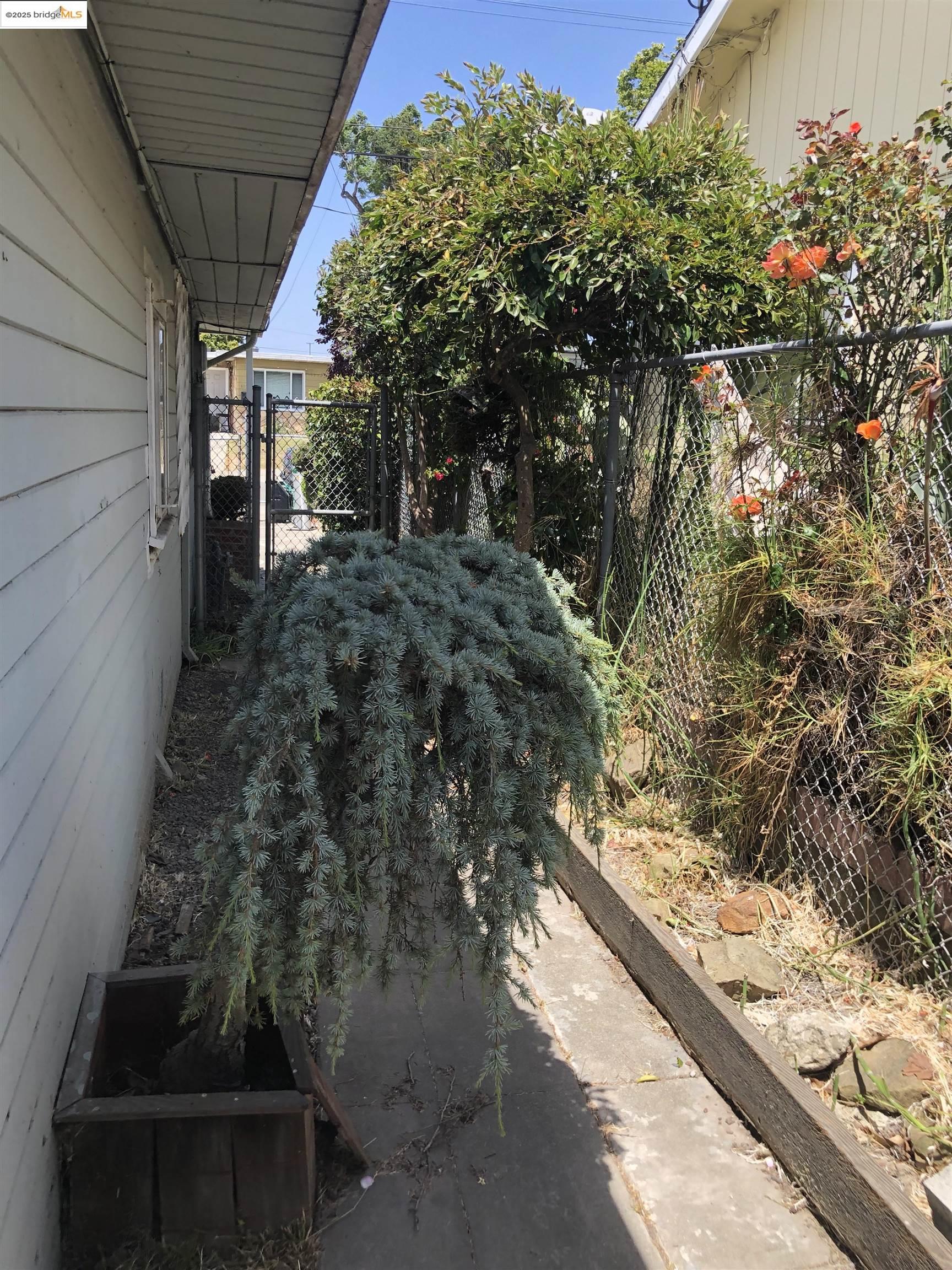 Detail Gallery Image 16 of 16 For 800 Payne Dr, Richmond,  CA 94806 - 2 Beds | 2 Baths