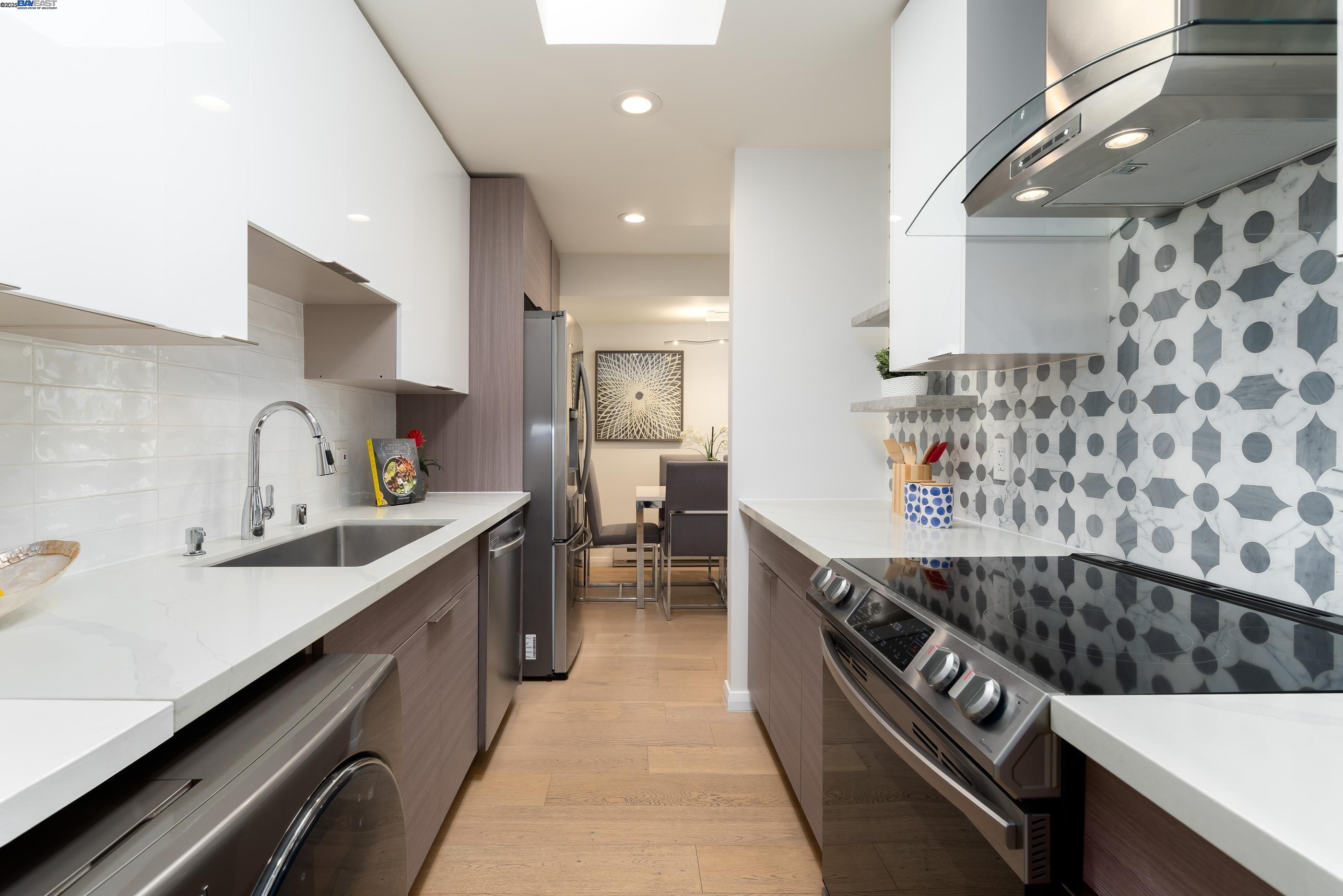 Detail Gallery Image 10 of 29 For 500 W Middlefield Rd #116,  Mountain View,  CA 94043 - 2 Beds | 2 Baths