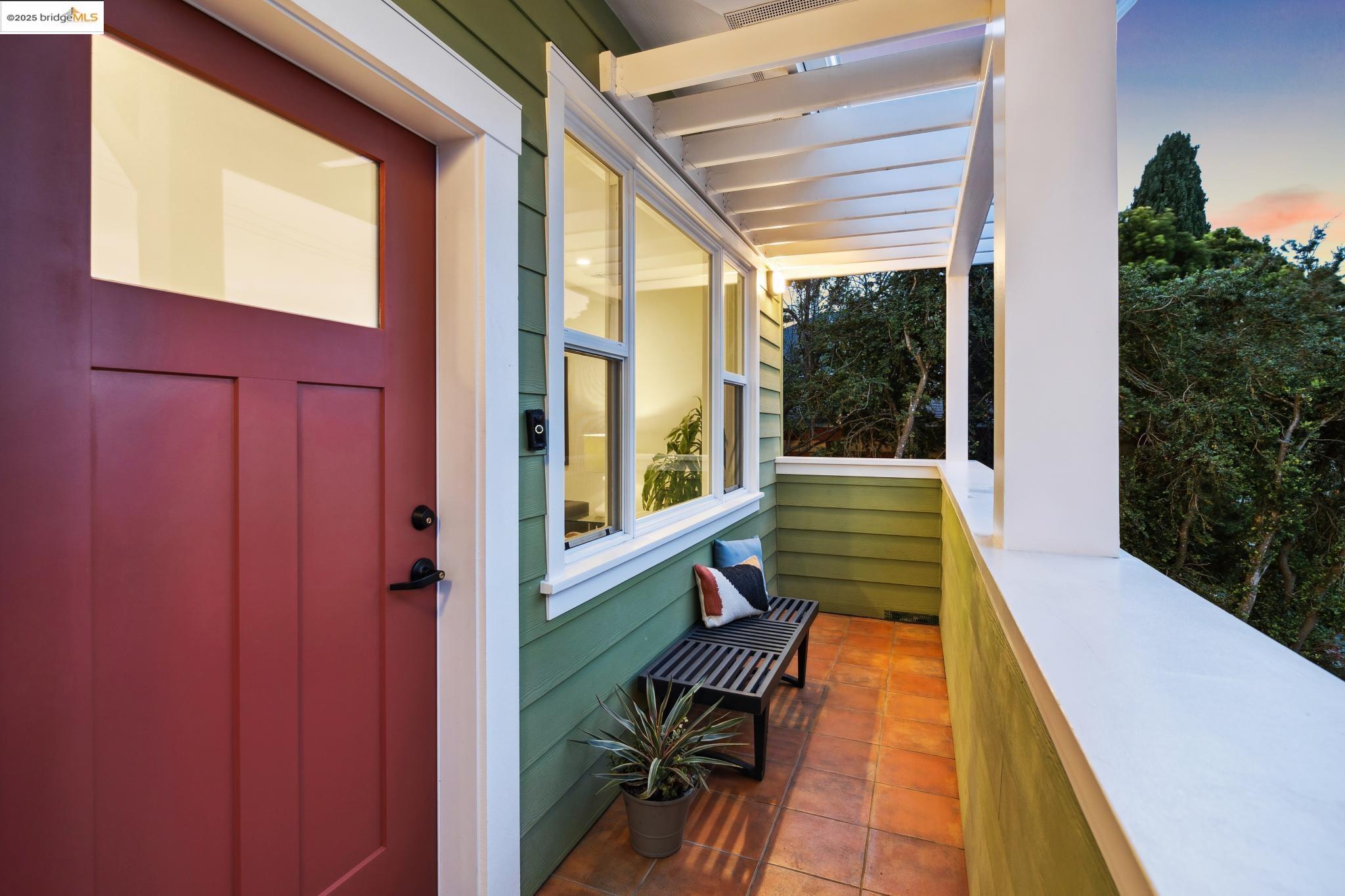 Detail Gallery Image 2 of 60 For 667 & 667a Alcatraz Ave, Oakland,  CA 94609 - – Beds | – Baths