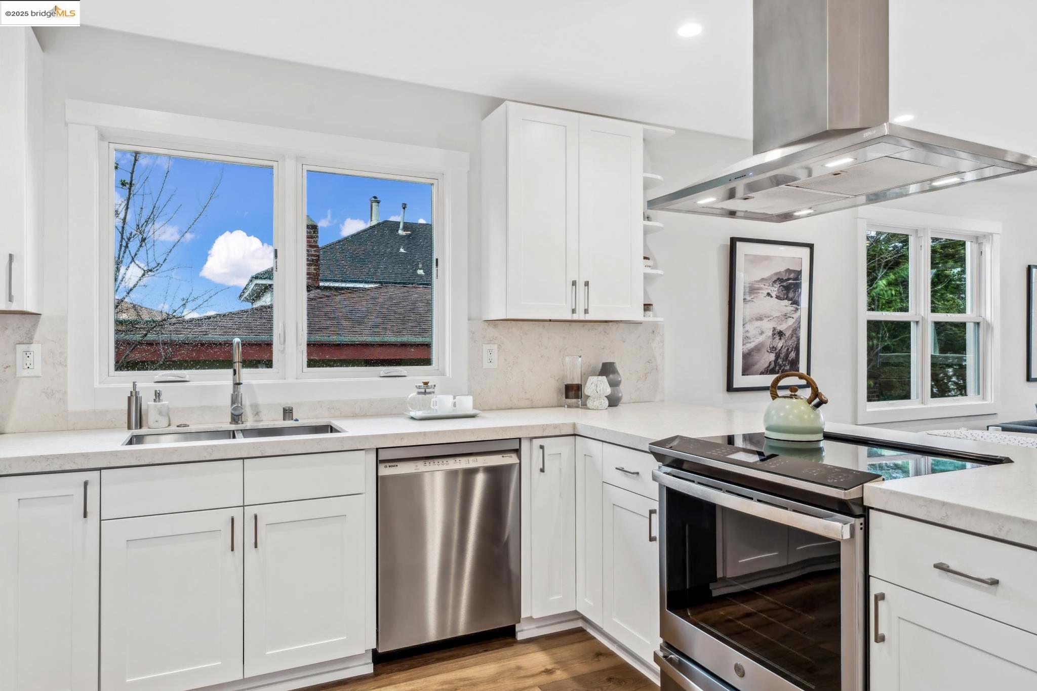 Detail Gallery Image 11 of 60 For 667 & 667a Alcatraz Ave, Oakland,  CA 94609 - – Beds | – Baths