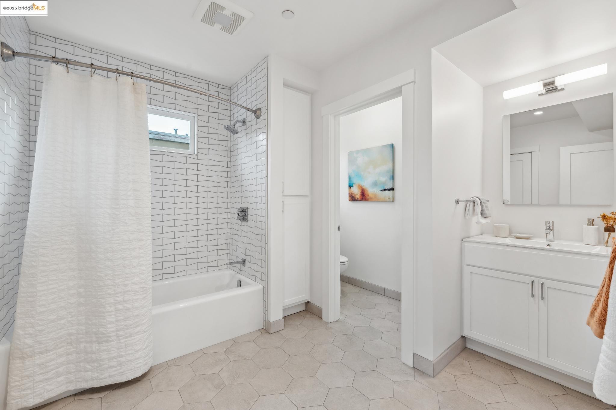 Detail Gallery Image 16 of 60 For 667 & 667a Alcatraz Ave, Oakland,  CA 94609 - – Beds | – Baths