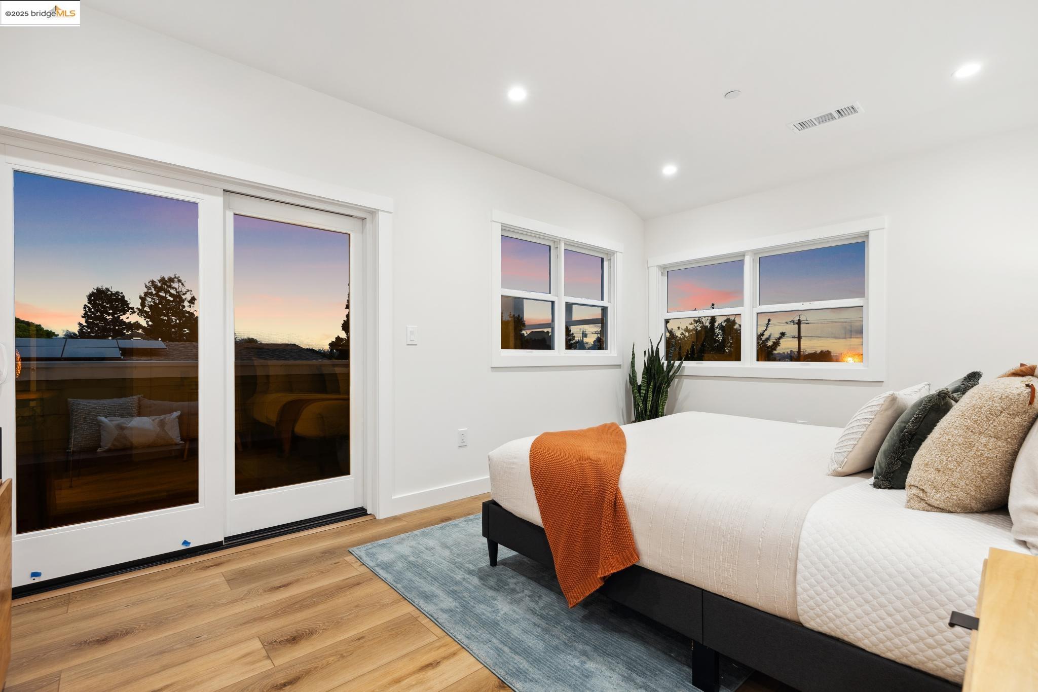 Detail Gallery Image 17 of 60 For 667 & 667a Alcatraz Ave, Oakland,  CA 94609 - – Beds | – Baths