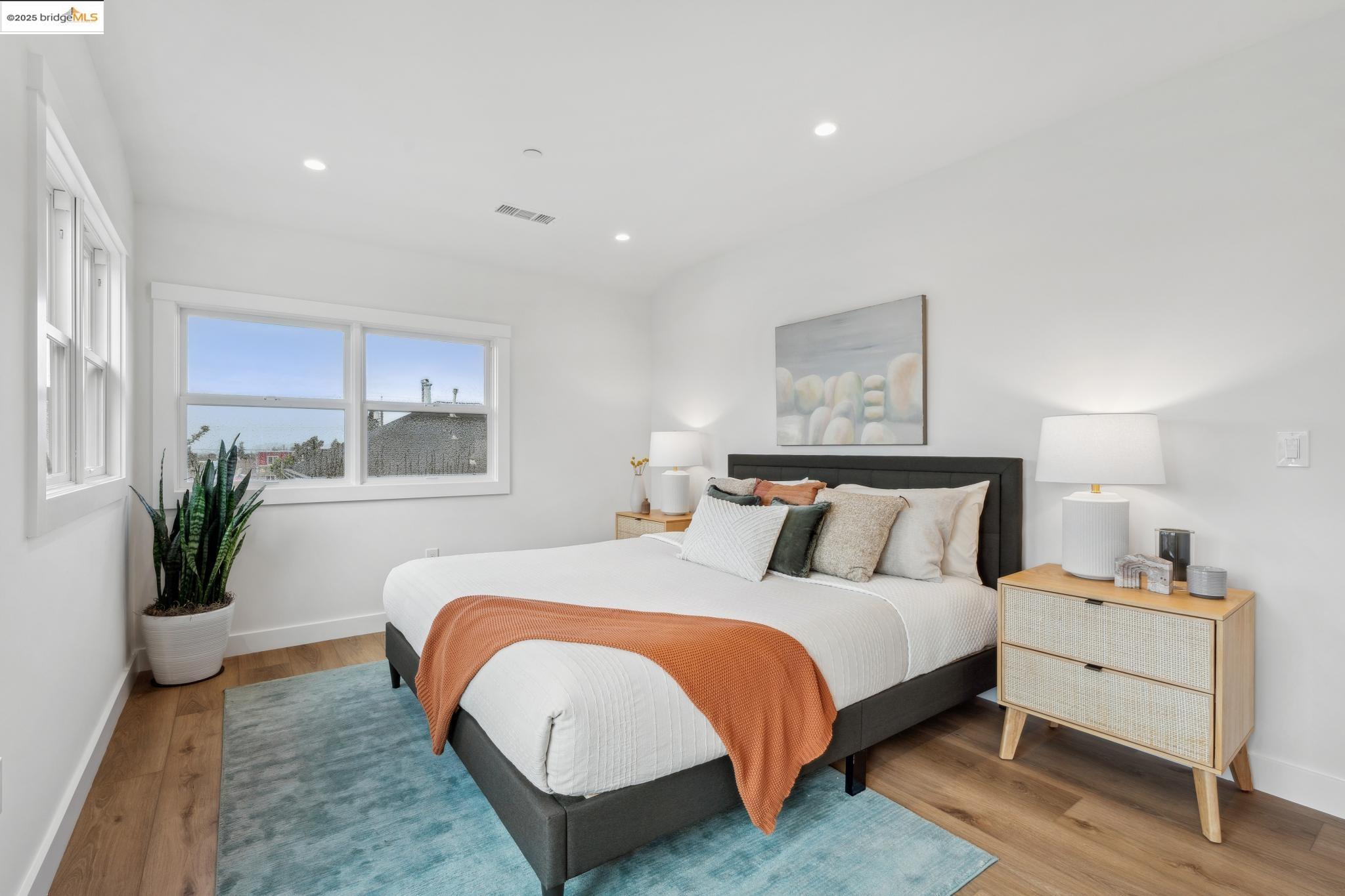 Detail Gallery Image 18 of 60 For 667 & 667a Alcatraz Ave, Oakland,  CA 94609 - – Beds | – Baths