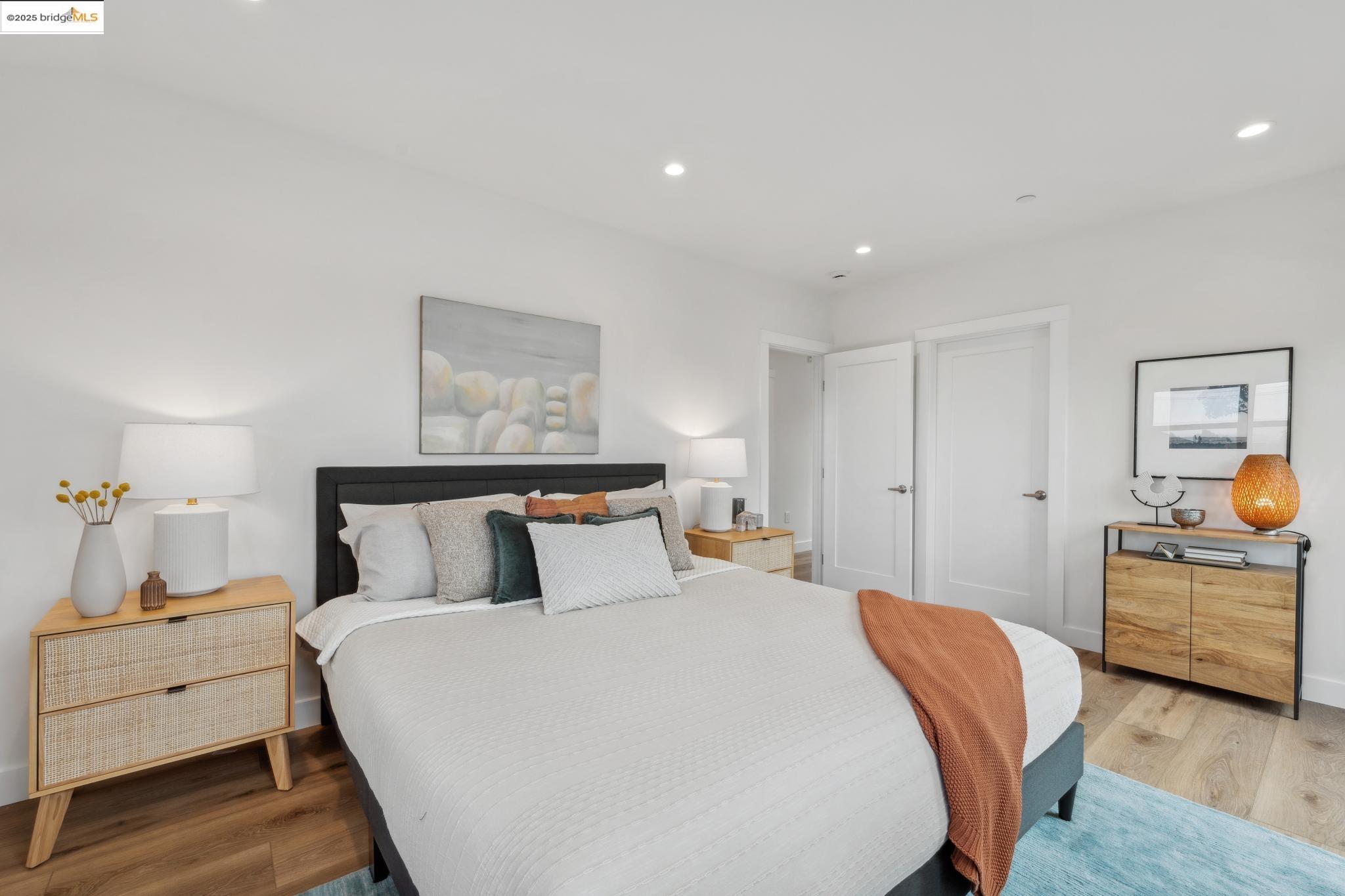 Detail Gallery Image 19 of 60 For 667 & 667a Alcatraz Ave, Oakland,  CA 94609 - – Beds | – Baths