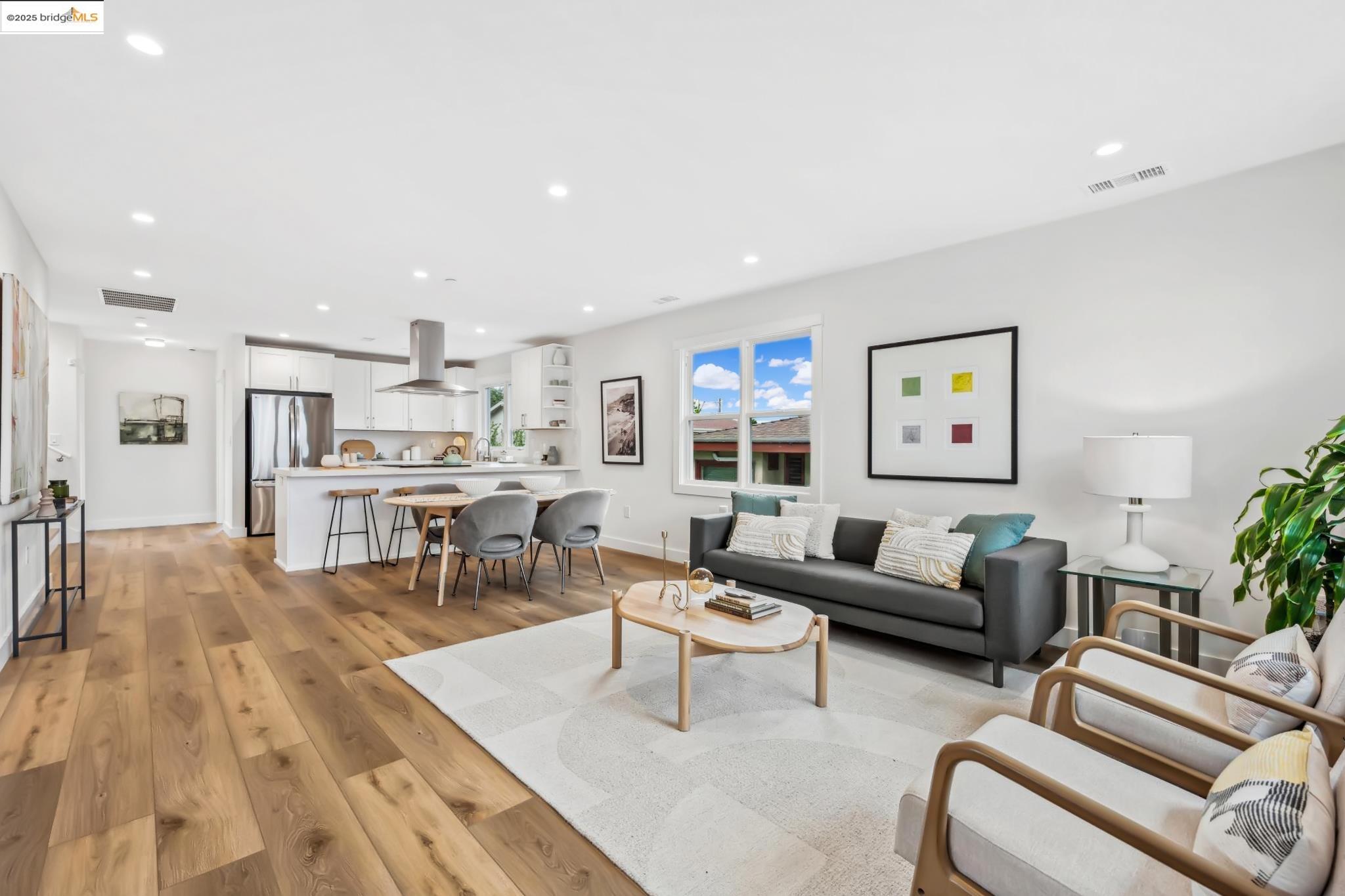 Detail Gallery Image 3 of 60 For 667 & 667a Alcatraz Ave, Oakland,  CA 94609 - – Beds | – Baths