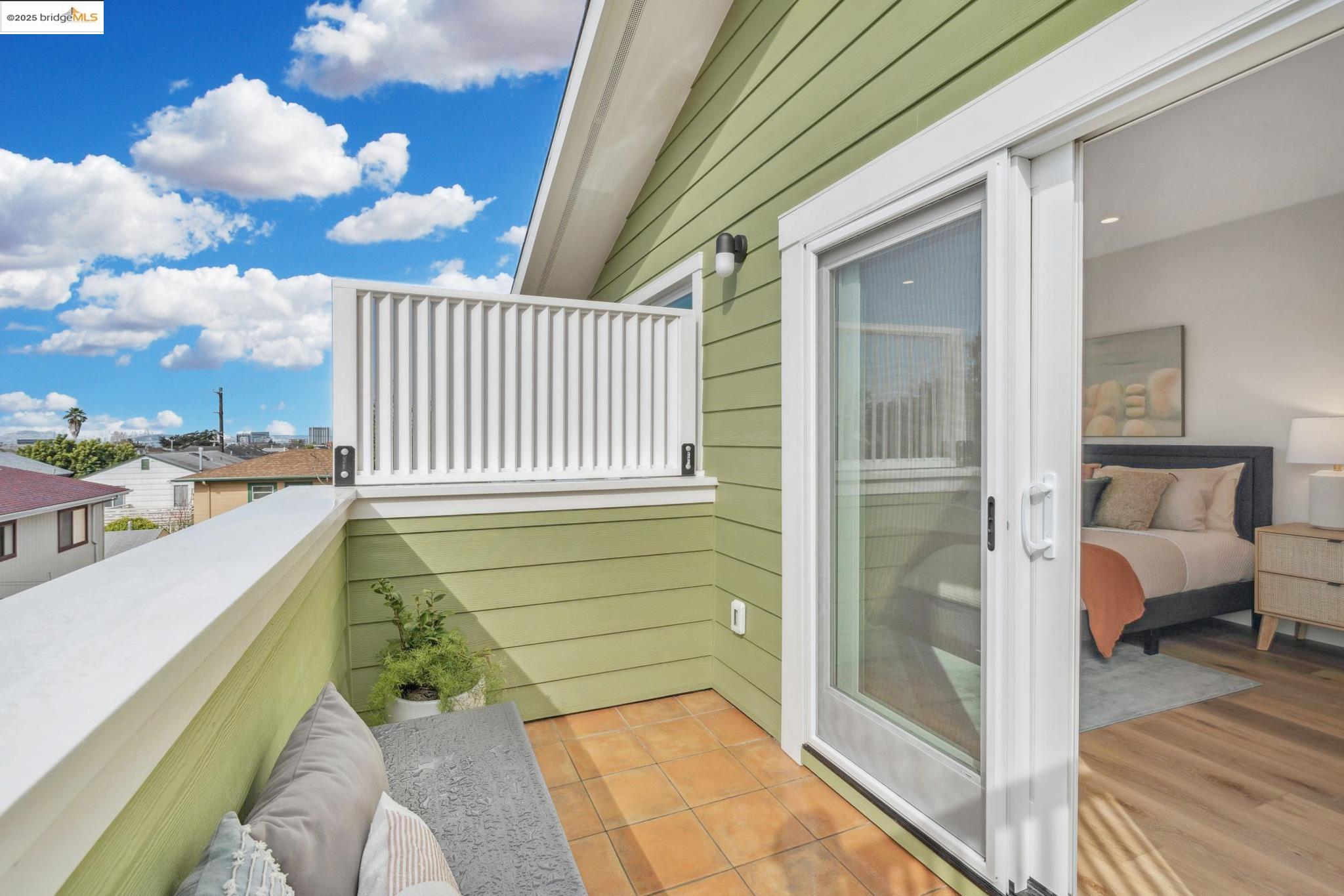 Detail Gallery Image 22 of 60 For 667 & 667a Alcatraz Ave, Oakland,  CA 94609 - – Beds | – Baths