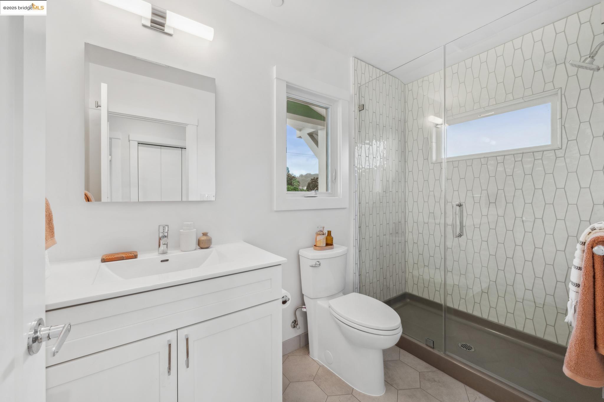 Detail Gallery Image 24 of 60 For 667 & 667a Alcatraz Ave, Oakland,  CA 94609 - – Beds | – Baths