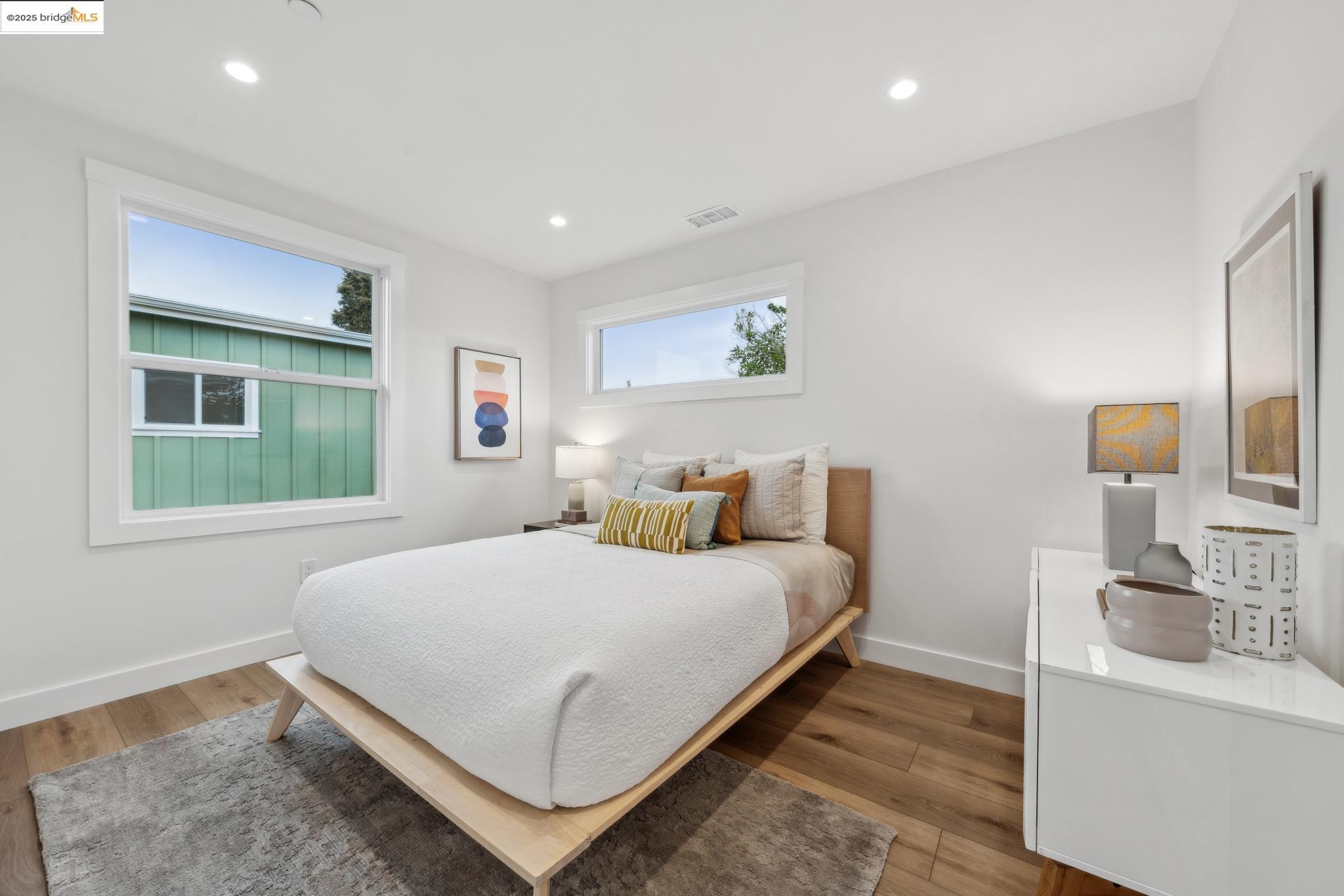 Detail Gallery Image 27 of 60 For 667 & 667a Alcatraz Ave, Oakland,  CA 94609 - – Beds | – Baths
