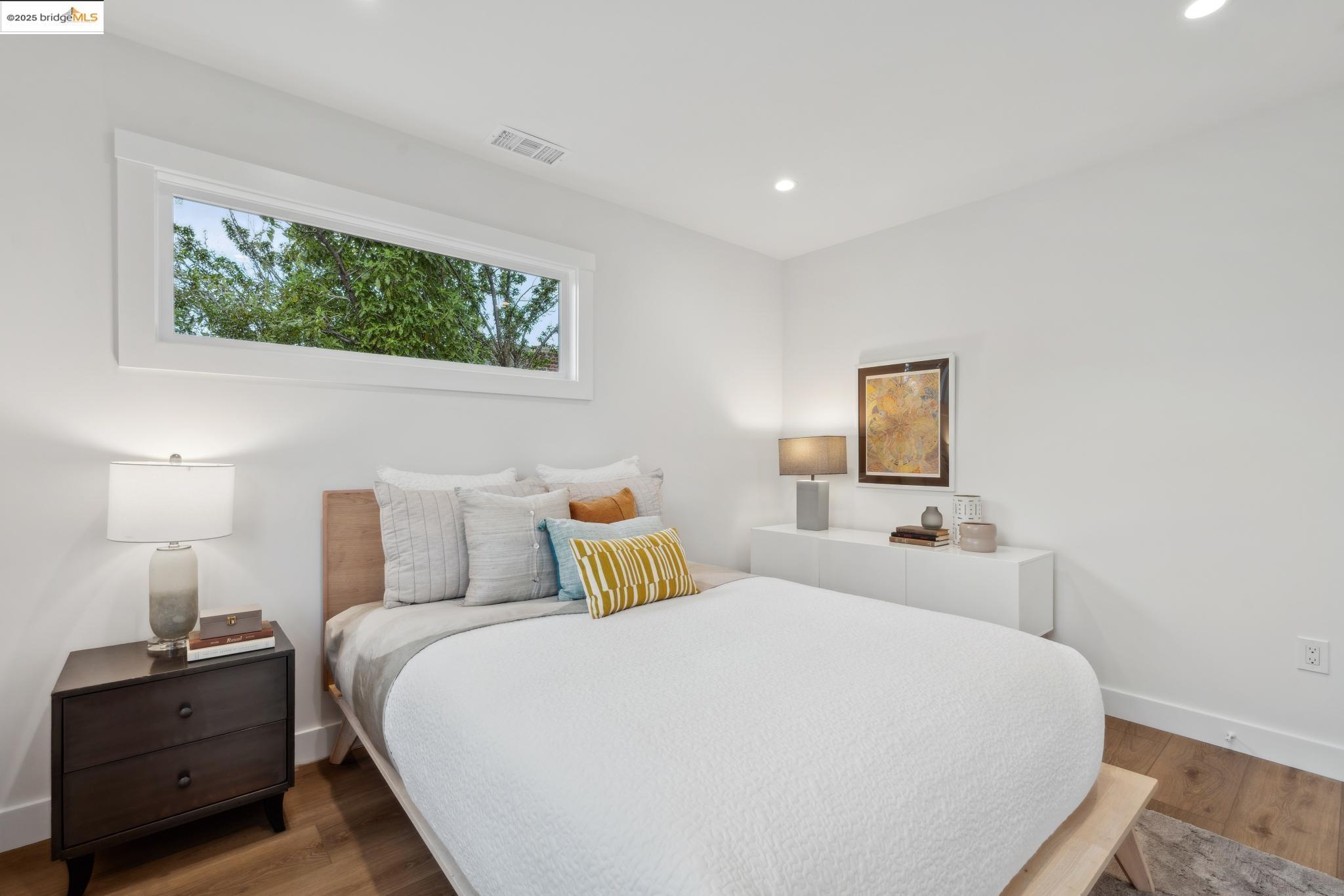 Detail Gallery Image 28 of 60 For 667 & 667a Alcatraz Ave, Oakland,  CA 94609 - – Beds | – Baths