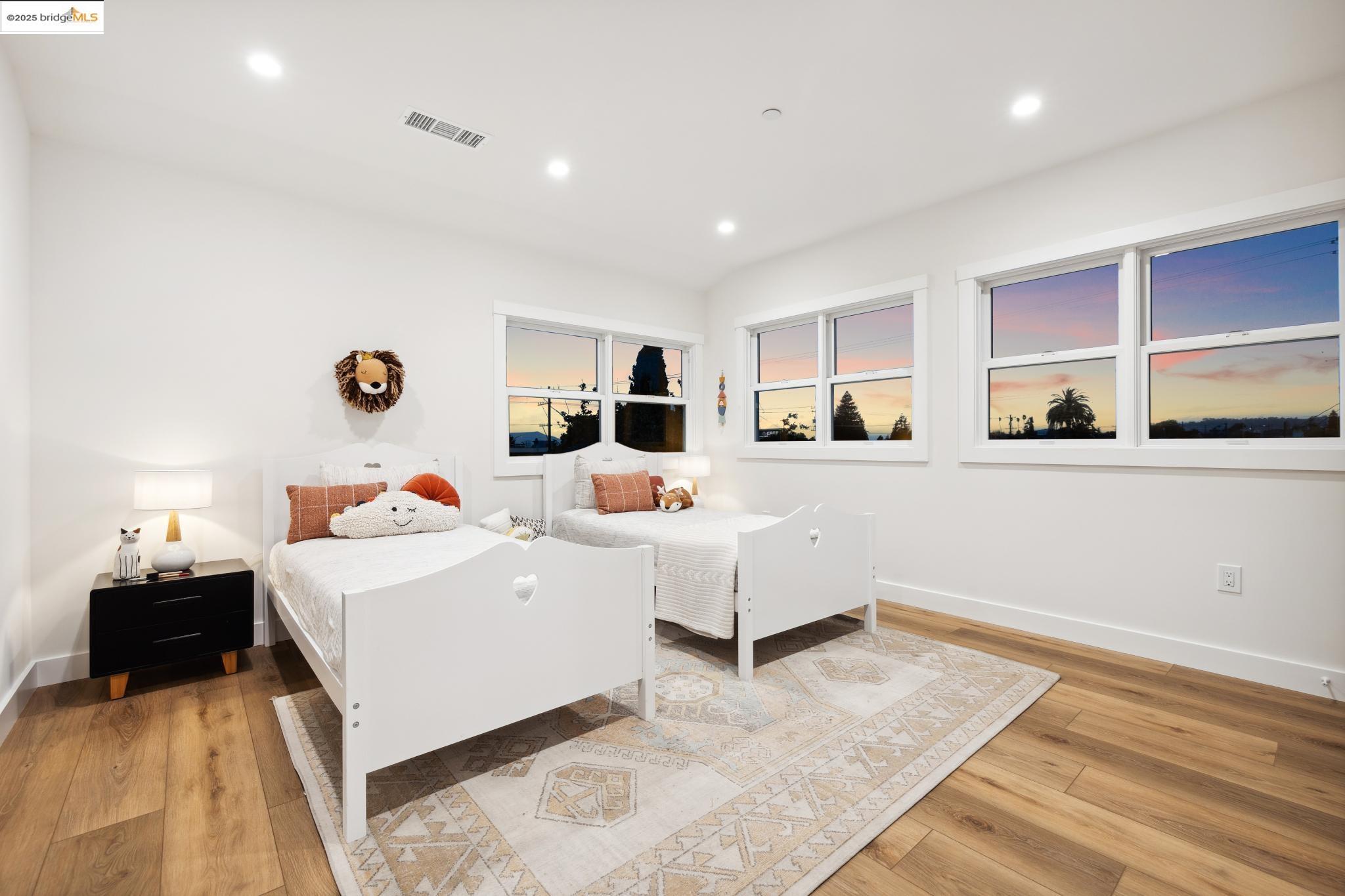 Detail Gallery Image 29 of 60 For 667 & 667a Alcatraz Ave, Oakland,  CA 94609 - – Beds | – Baths