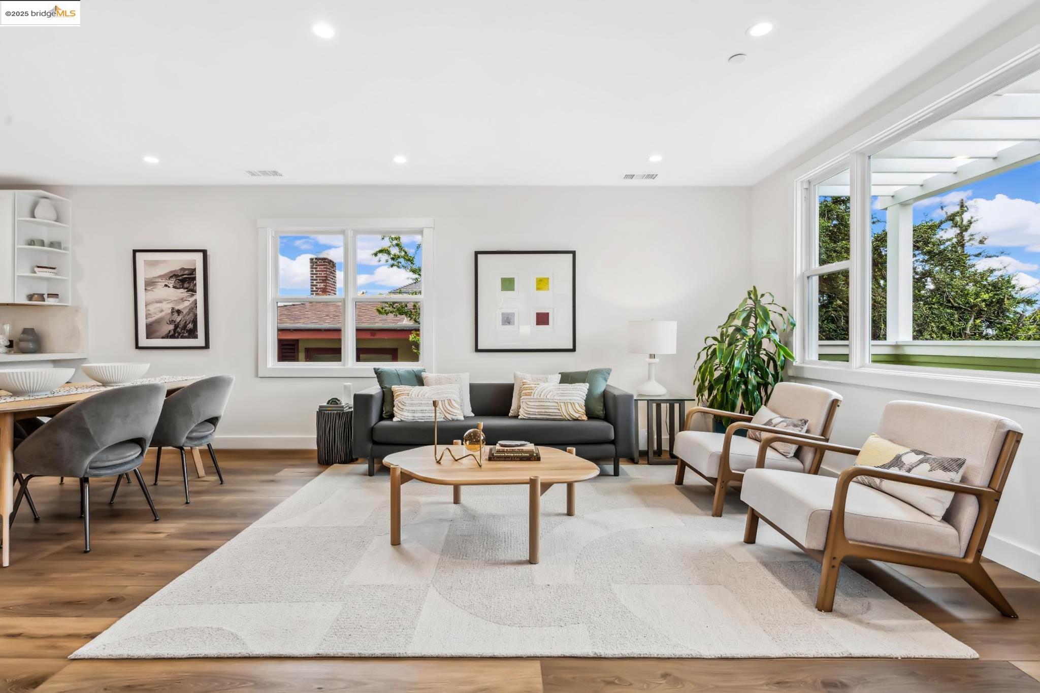 Detail Gallery Image 4 of 60 For 667 & 667a Alcatraz Ave, Oakland,  CA 94609 - – Beds | – Baths