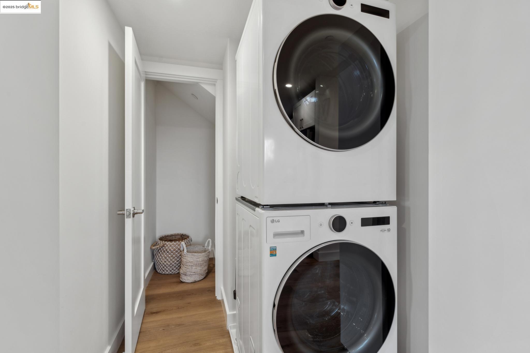 Detail Gallery Image 32 of 60 For 667 & 667a Alcatraz Ave, Oakland,  CA 94609 - – Beds | – Baths