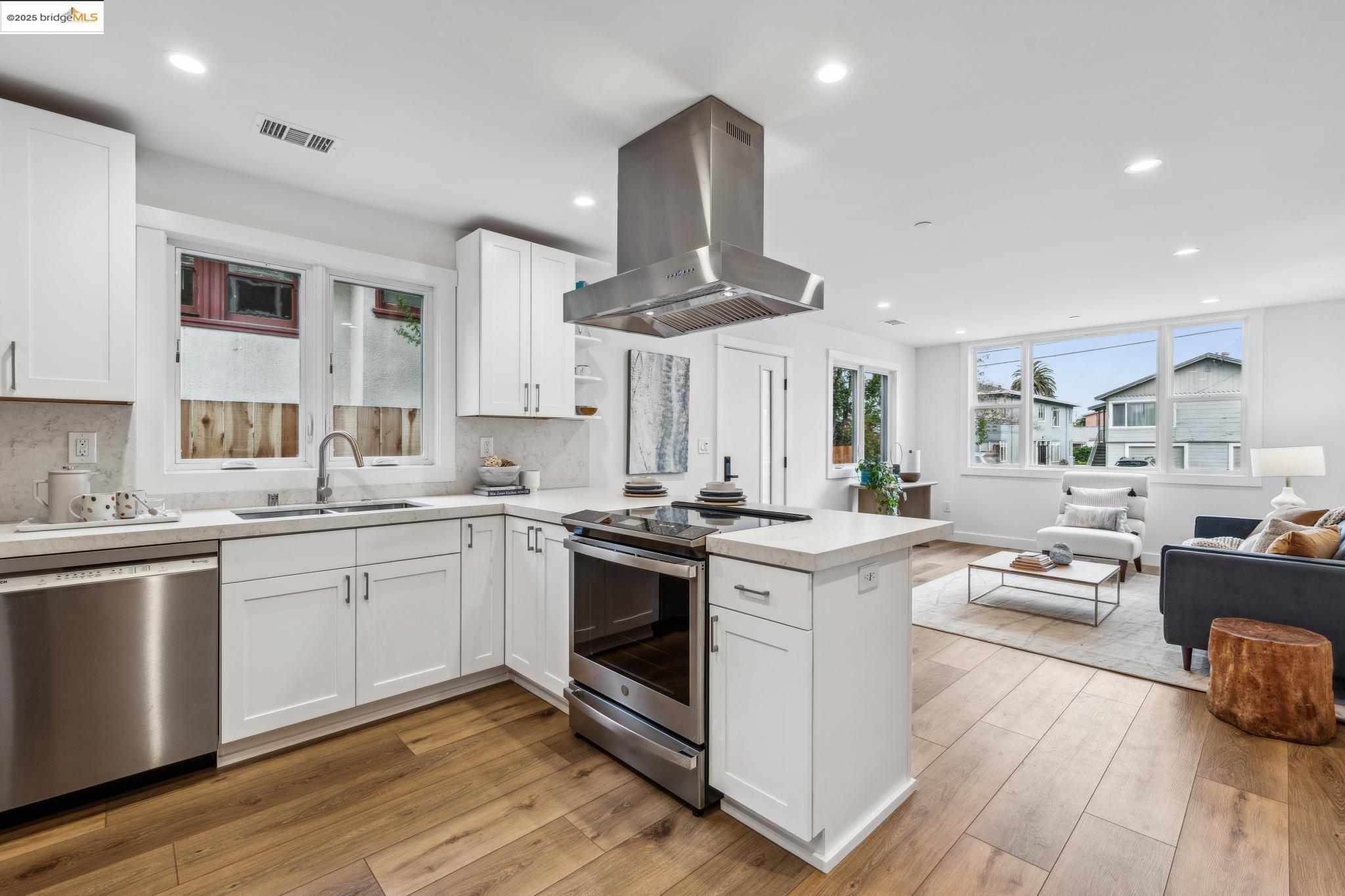 Detail Gallery Image 40 of 60 For 667 & 667a Alcatraz Ave, Oakland,  CA 94609 - – Beds | – Baths
