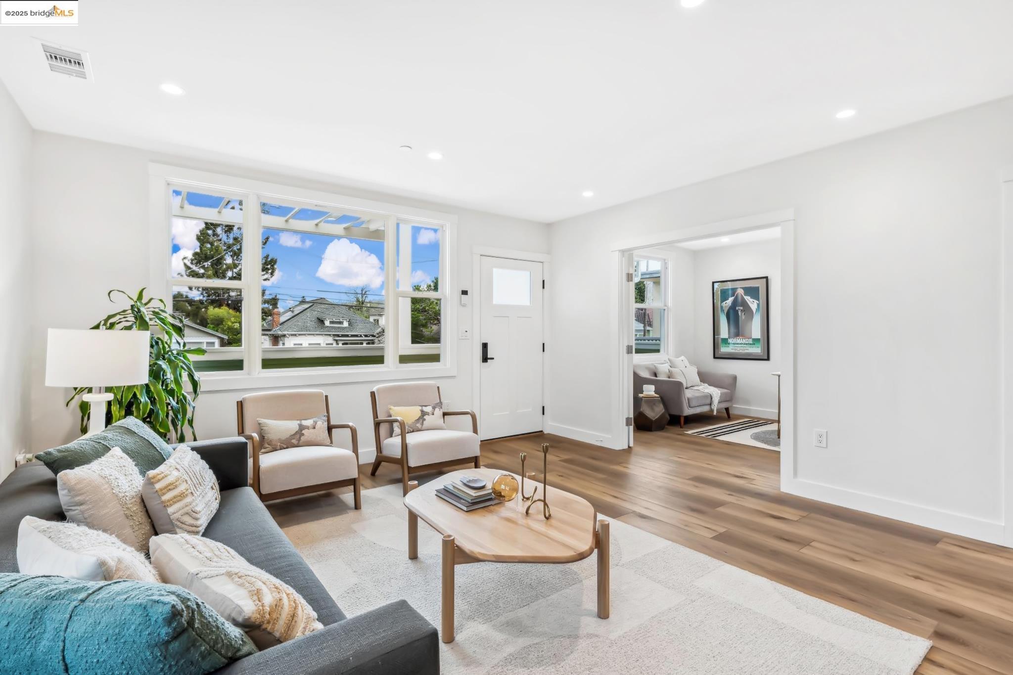 Detail Gallery Image 5 of 60 For 667 & 667a Alcatraz Ave, Oakland,  CA 94609 - – Beds | – Baths