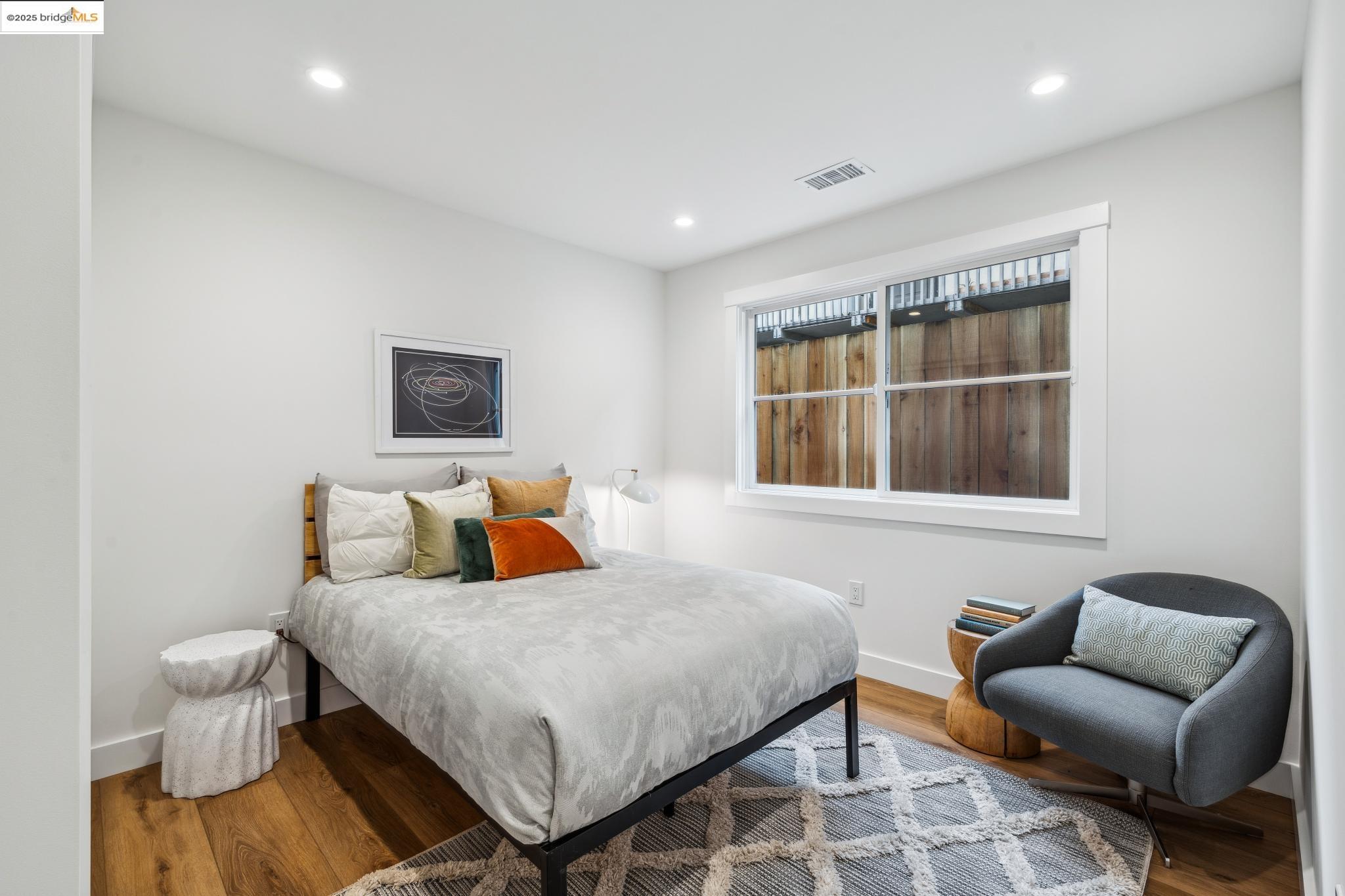 Detail Gallery Image 42 of 60 For 667 & 667a Alcatraz Ave, Oakland,  CA 94609 - – Beds | – Baths