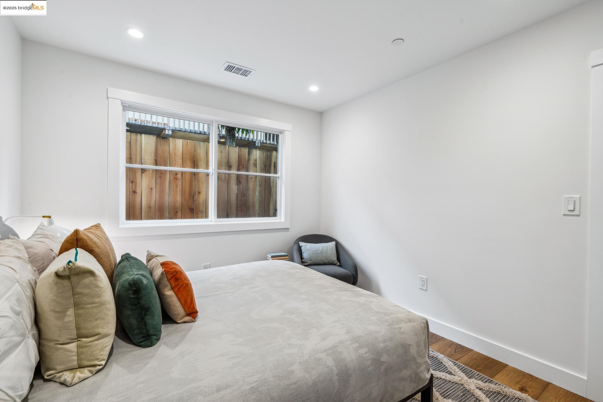 Detail Gallery Image 43 of 60 For 667 & 667a Alcatraz Ave, Oakland,  CA 94609 - – Beds | – Baths
