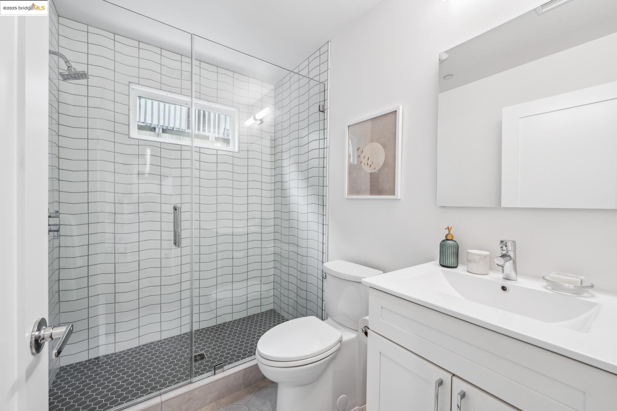 Detail Gallery Image 44 of 60 For 667 & 667a Alcatraz Ave, Oakland,  CA 94609 - – Beds | – Baths